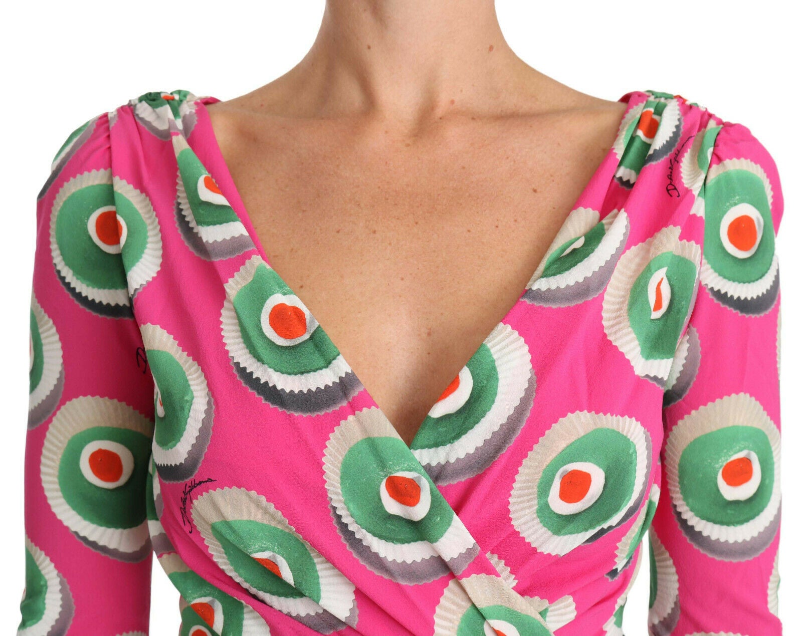 Vestido tubo elástico de seda rosa con cupcakes de Dolce & Gabbana-2