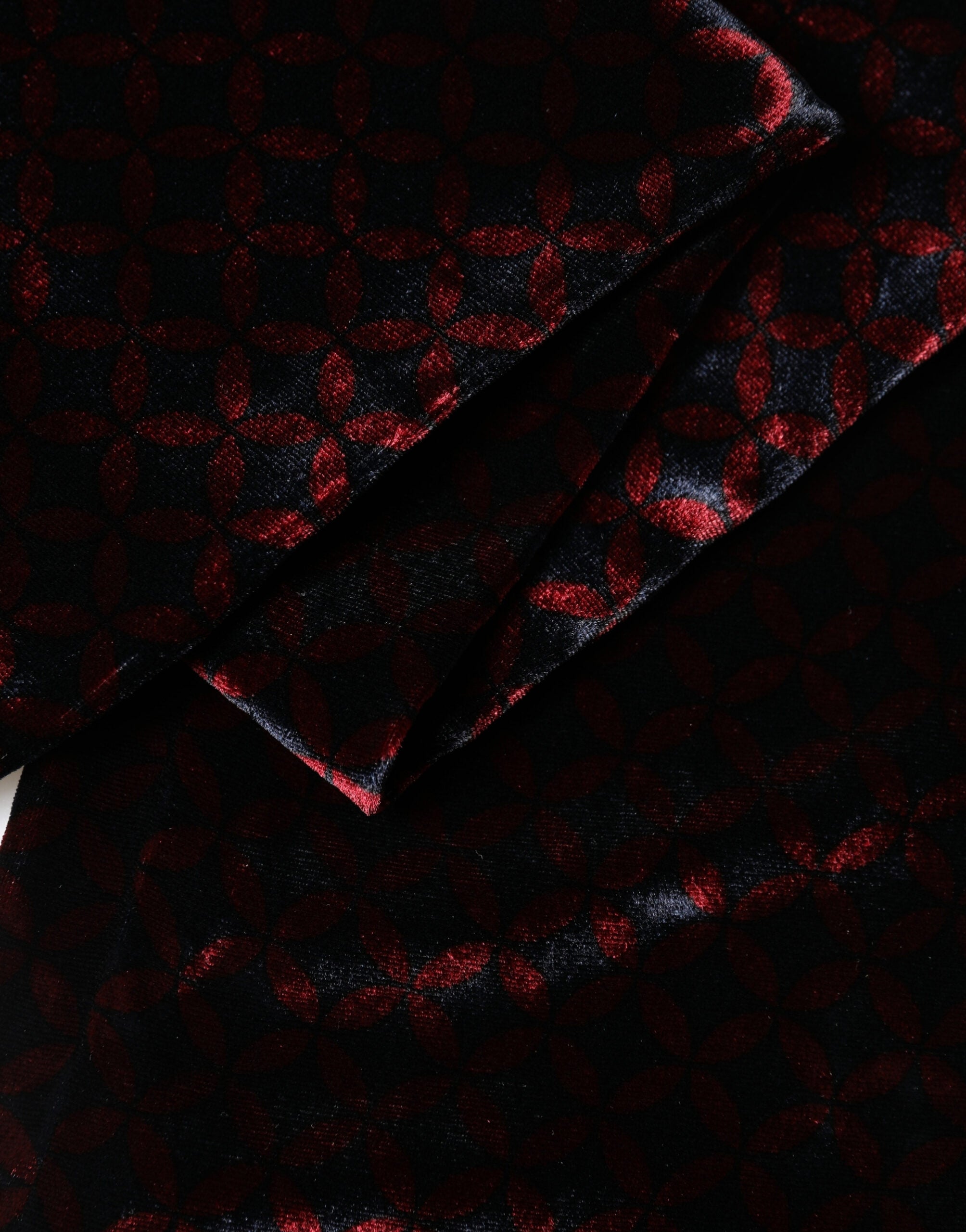 Dolce & Gabbana Schwarzer Roter Rayon Geometrisches Muster Fransen 140cm X 16cm Schal-4