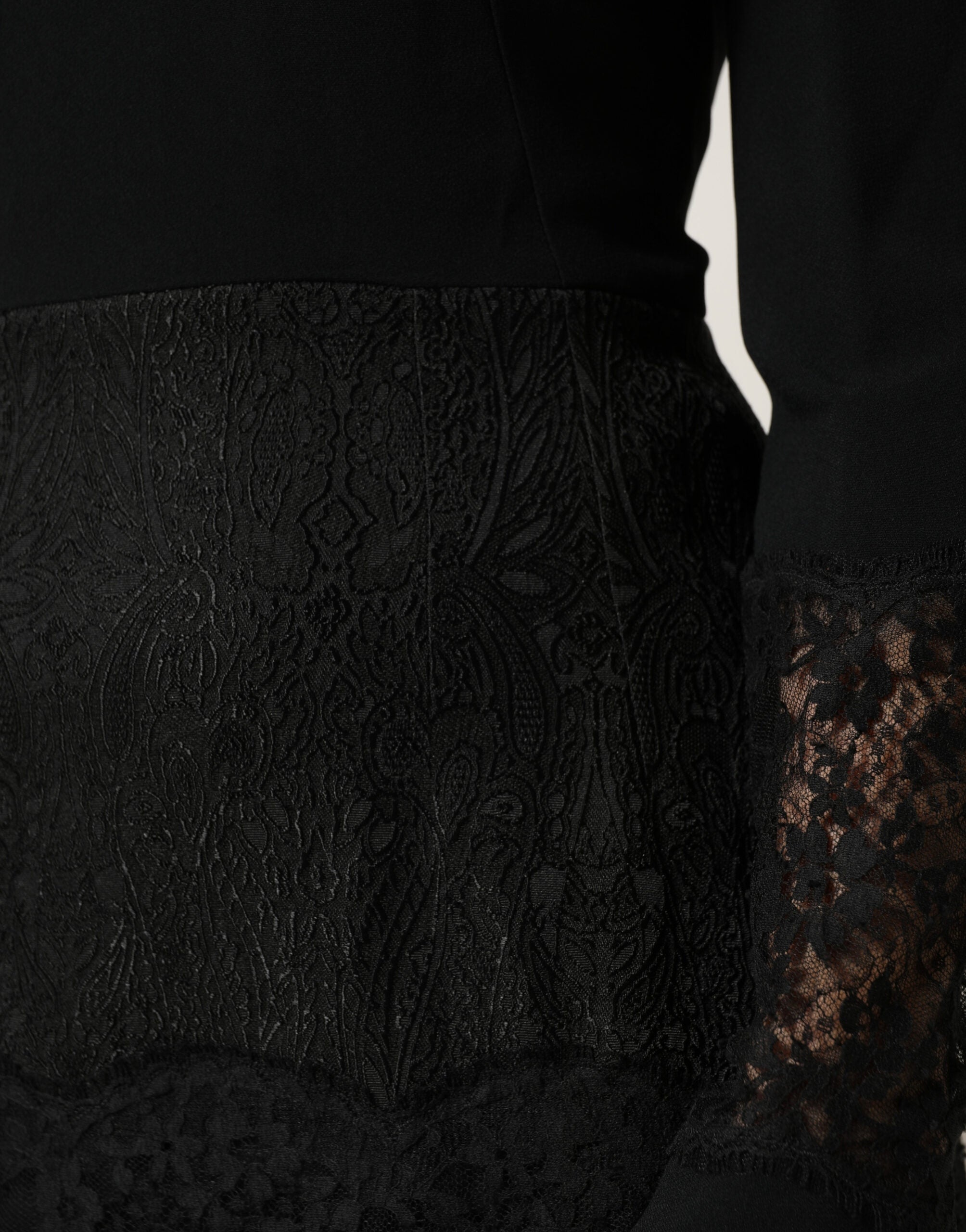 Dolce & Gabbana Schwarzes Spitzenkleid mit transparenten Einsätzen, Midi-Länge, langen Ärmeln-6