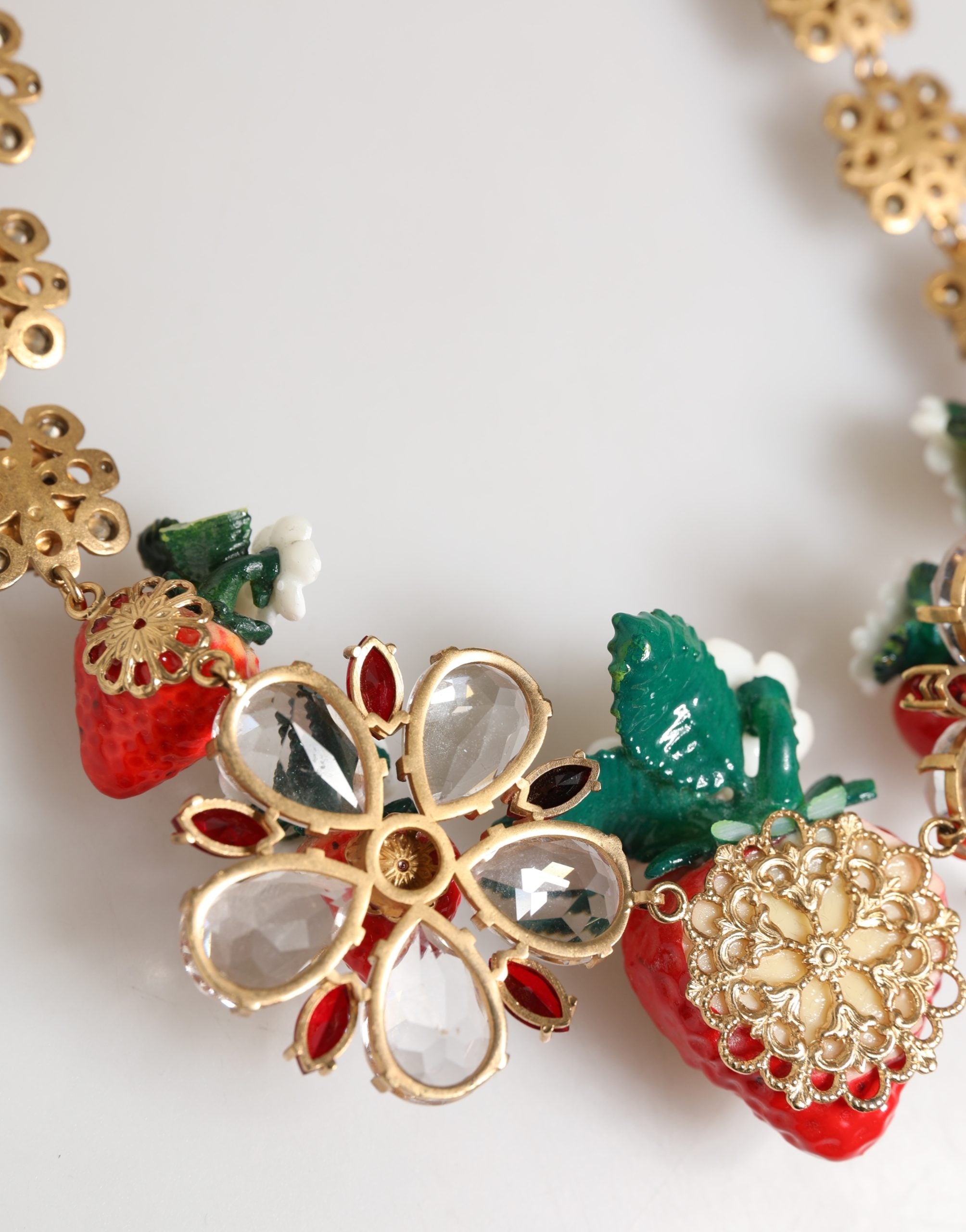 Dolce & Gabbana Halskette mit FRUIT-Anhängern aus goldfarbenem Messing, Blumen und Kristall-Logo-6