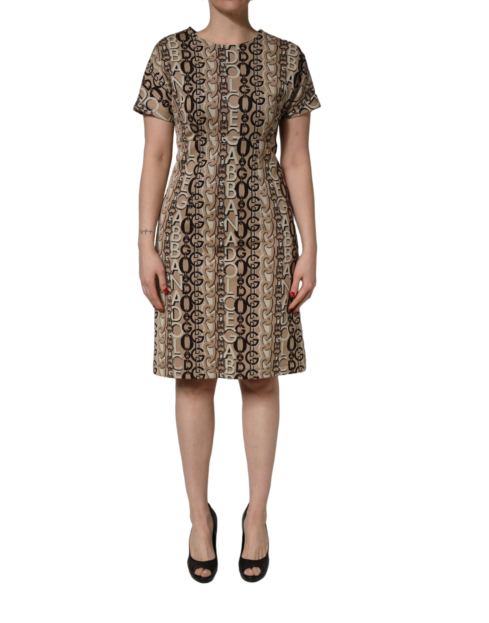 Dolce & Gabbana Braunes Etuikleid mit DG-Logo-Kette und kurzen Ärmeln-2
