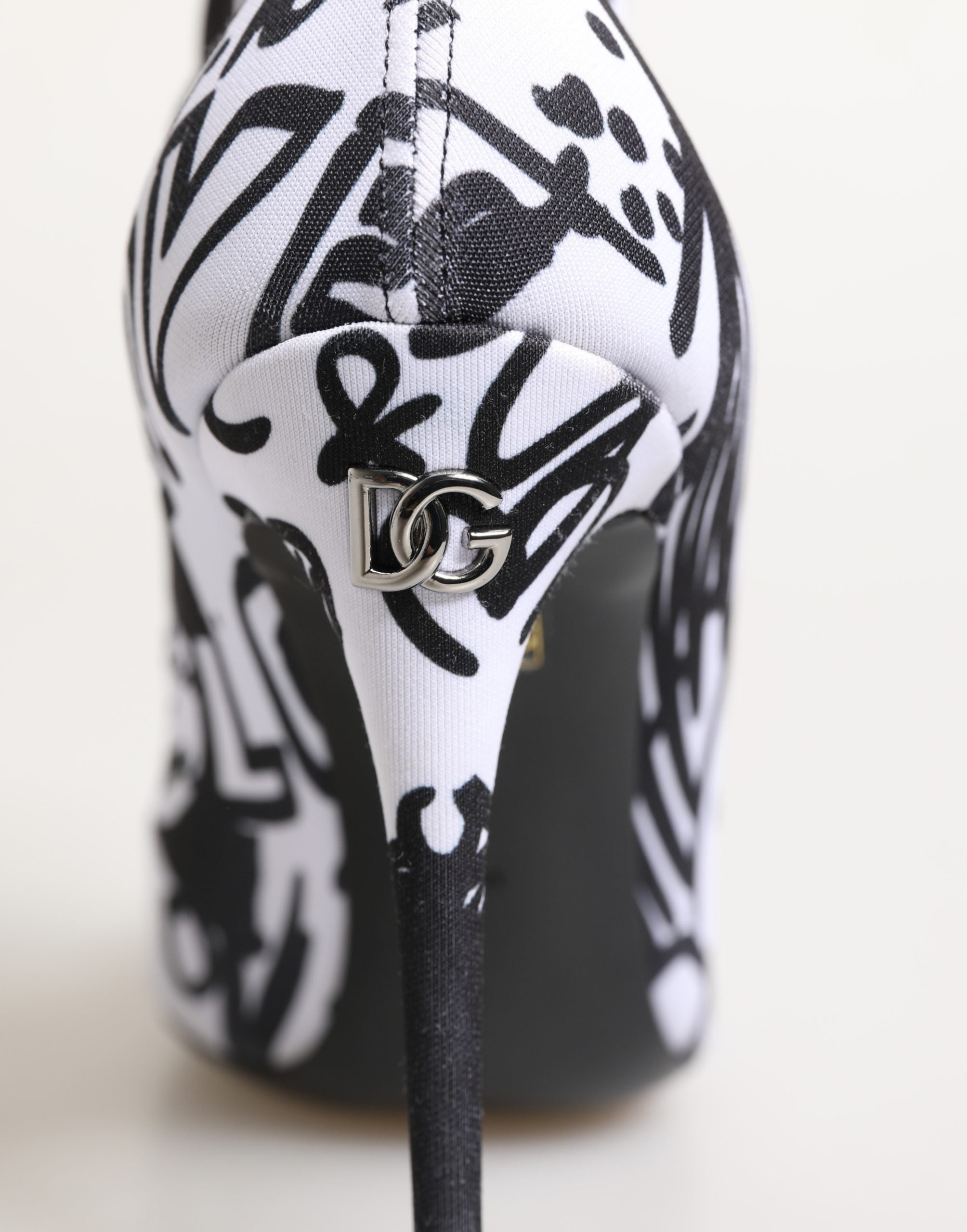 Dolce & Gabbana Weiße Stretch-Stiefeletten mit Graffiti-Print-8