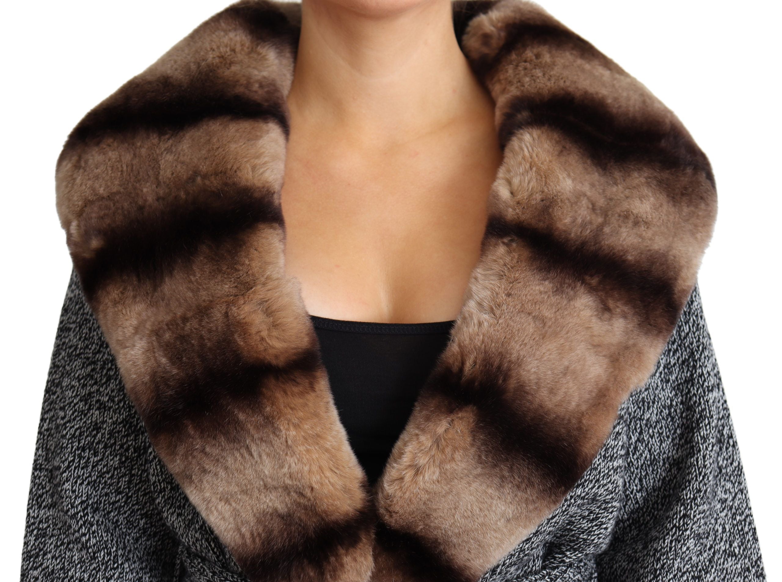 Cárdigan gris, abrigo de piel y chaqueta de cachemira de Dolce & Gabbana-4