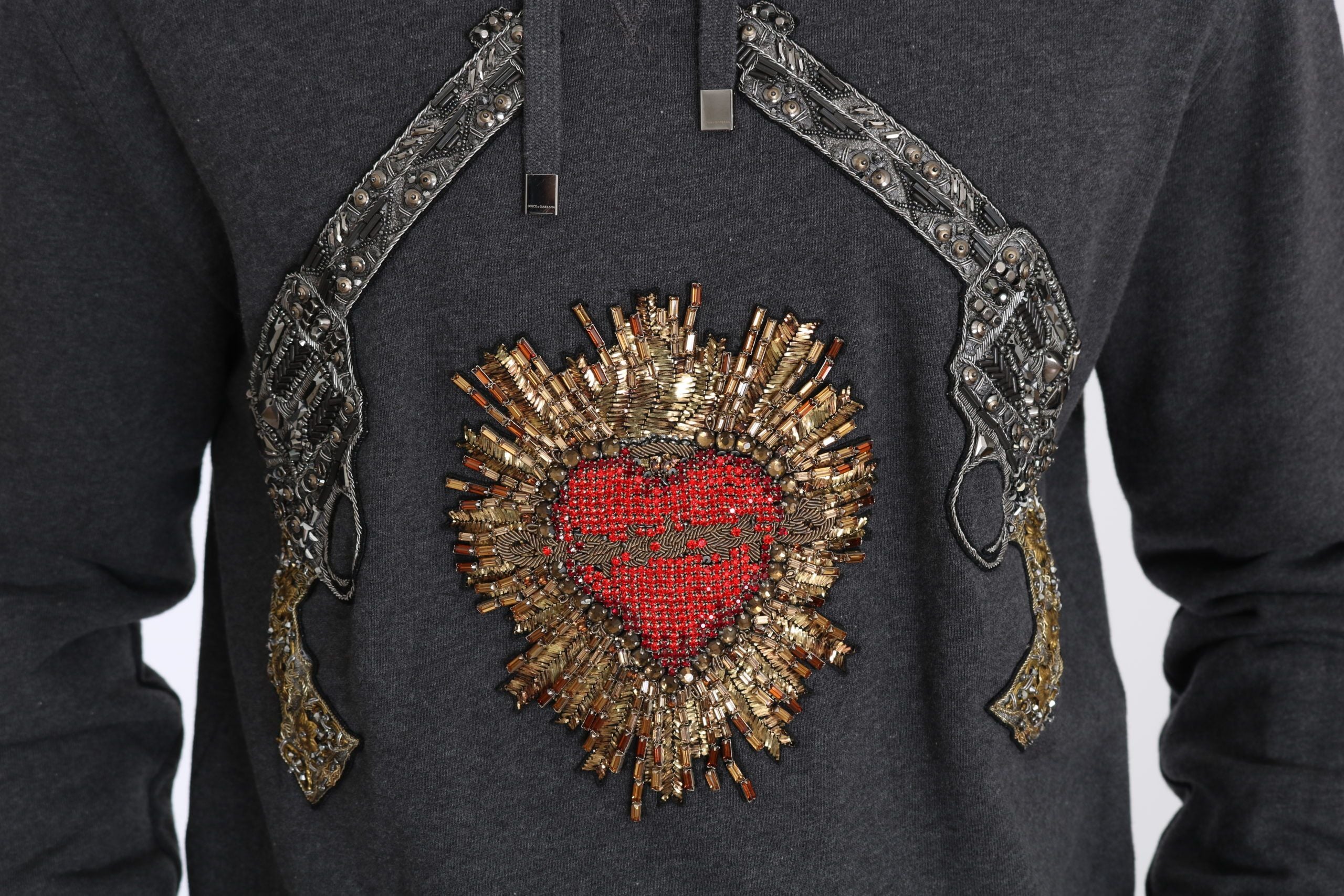 Dolce & Gabbana Grauer Pullover mit Kapuze und rotem Kristallherz Gun-7