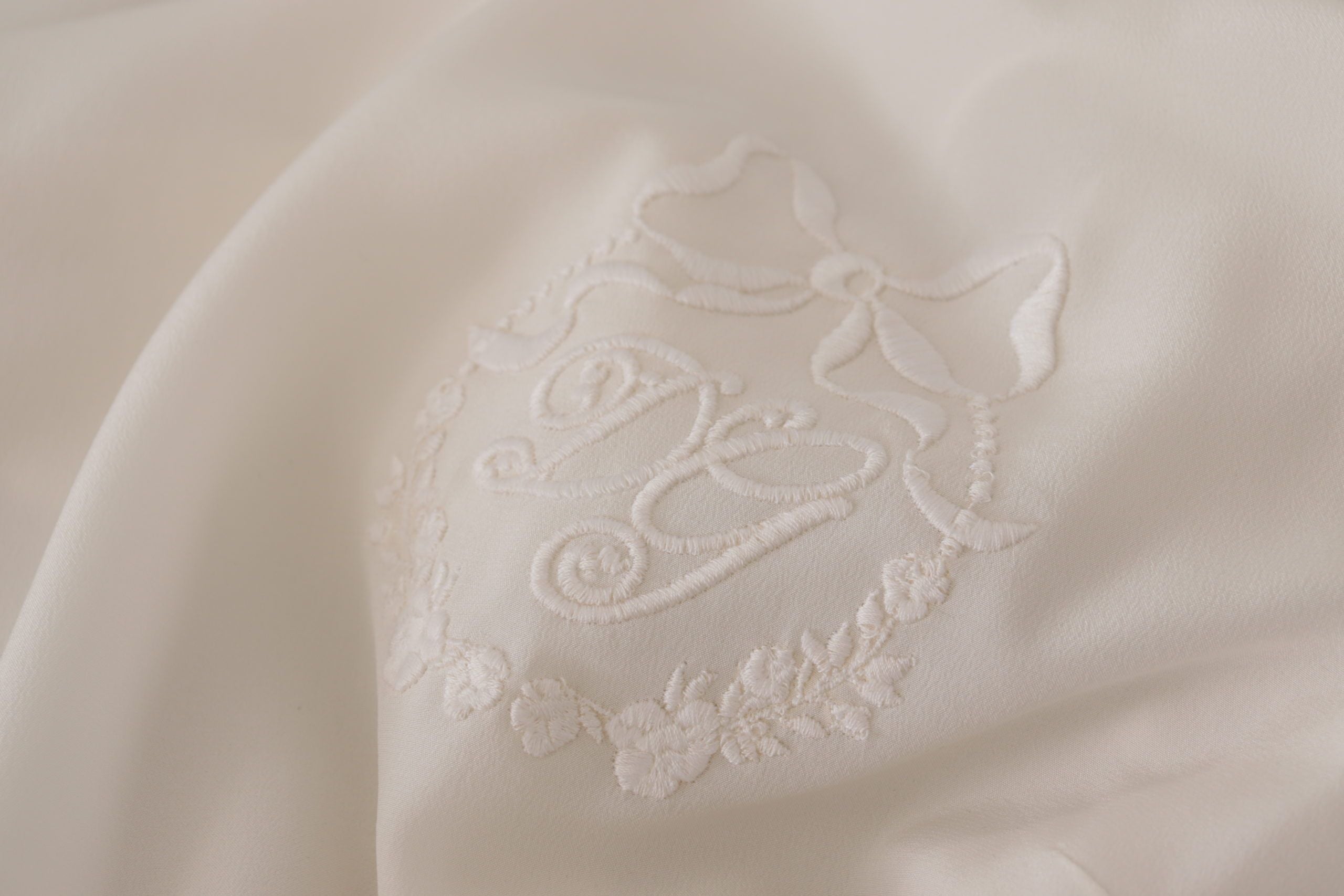 Dolce & Gabbana white silk blouse with DG logo embroidery and long sleeves-6