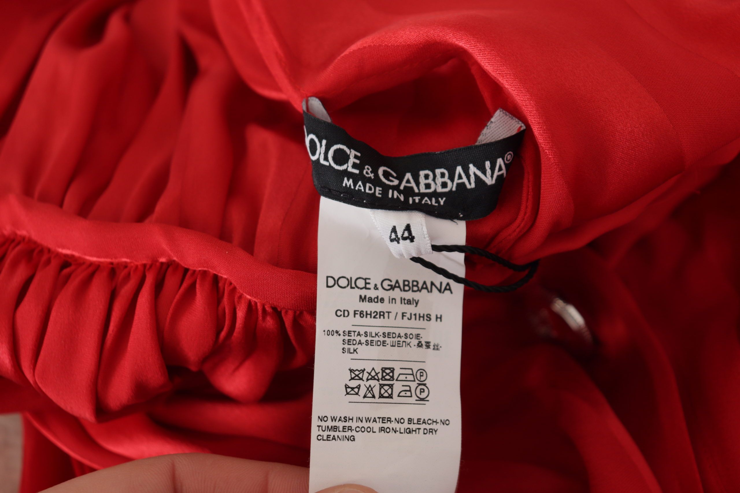 Vestido midi rojo Dolce & Gabbana con cinturón y tapeta de botones en satén y seda-8