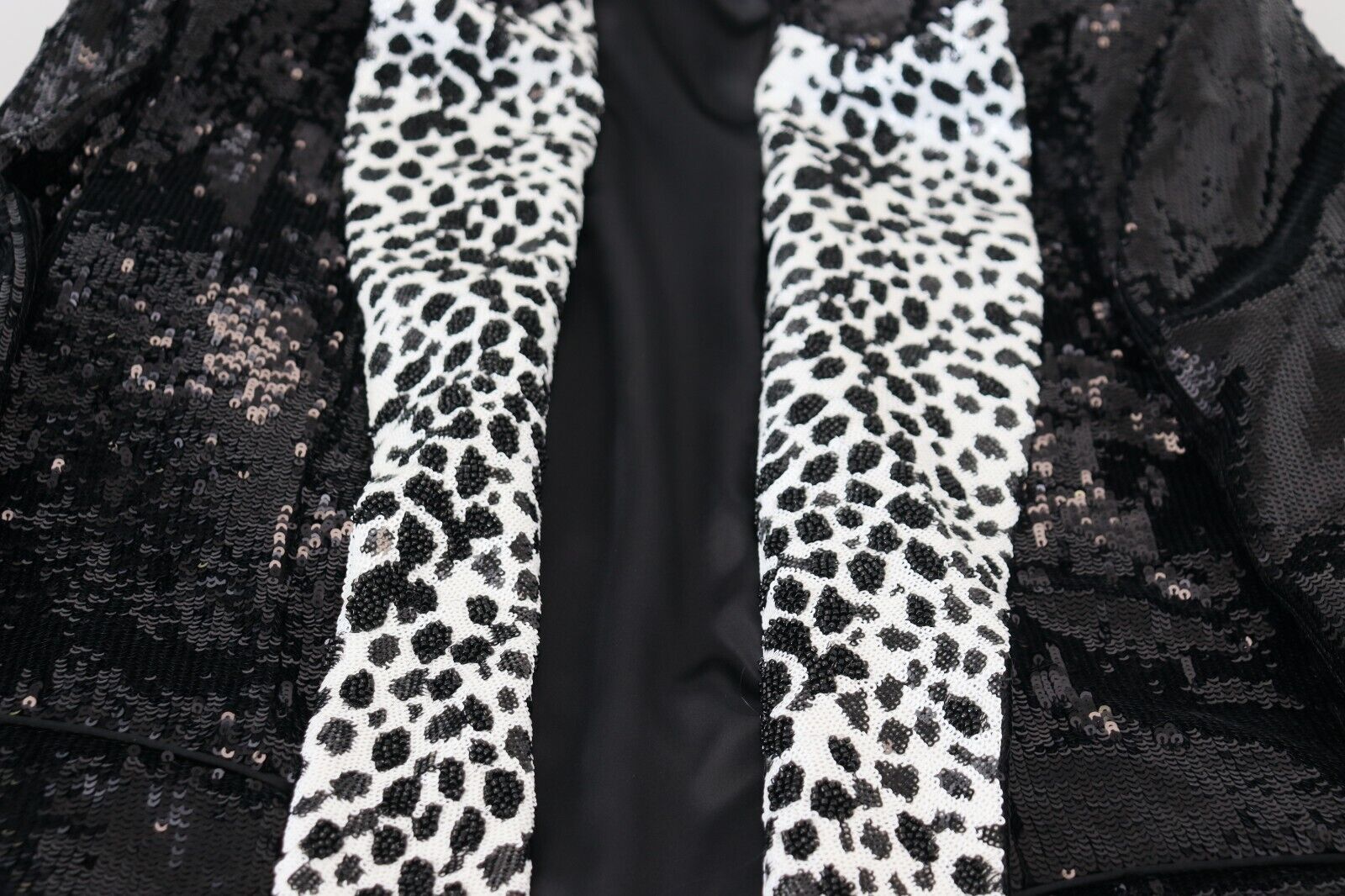 Dolce & Gabbana Schwarzer Pailletten-Blazer aus Nylon mit Kuhmuster-8