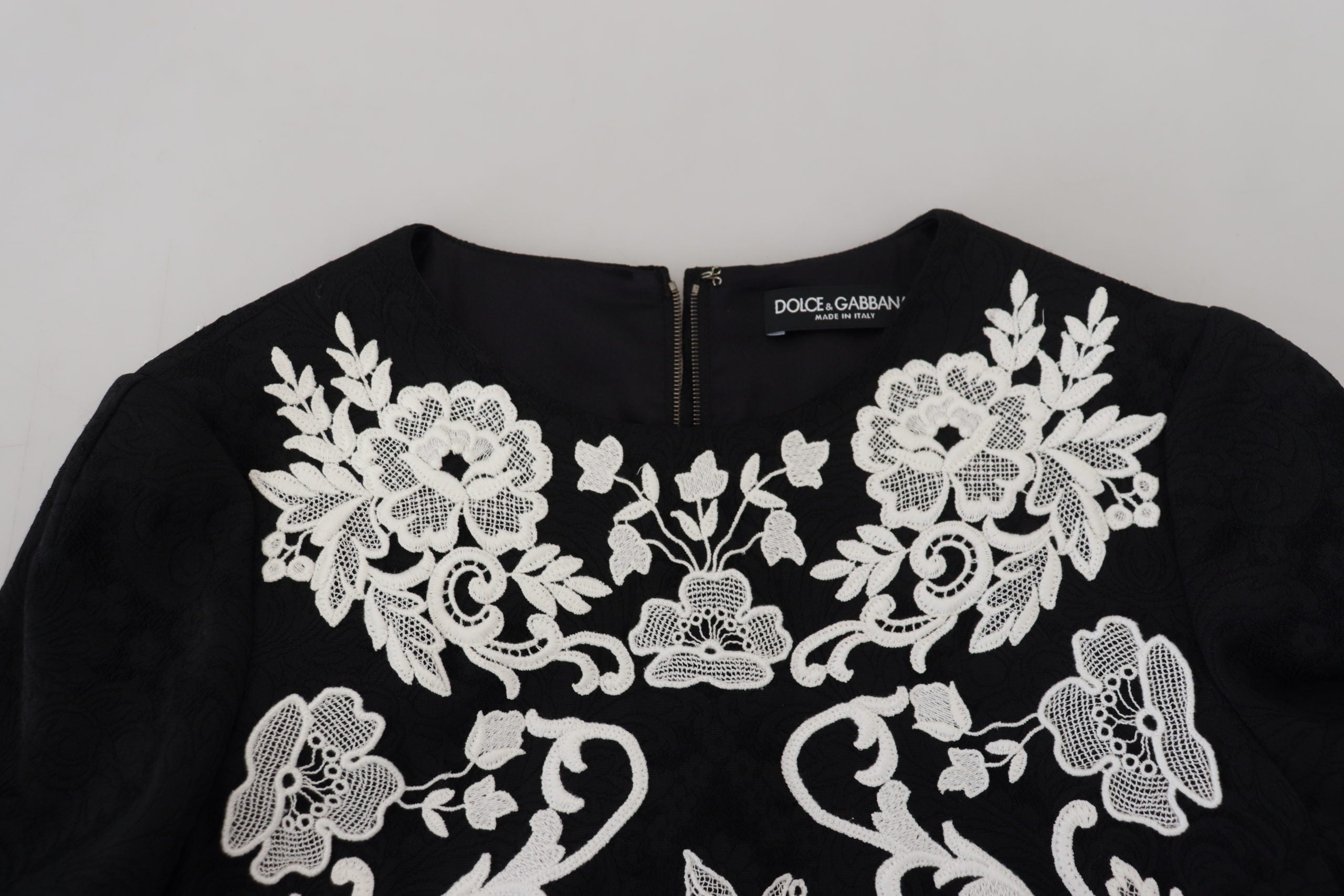 Dolce & Gabbana Schwarzes Kleid mit Spitzenbesatz und halben Ärmeln in A-Linie-5