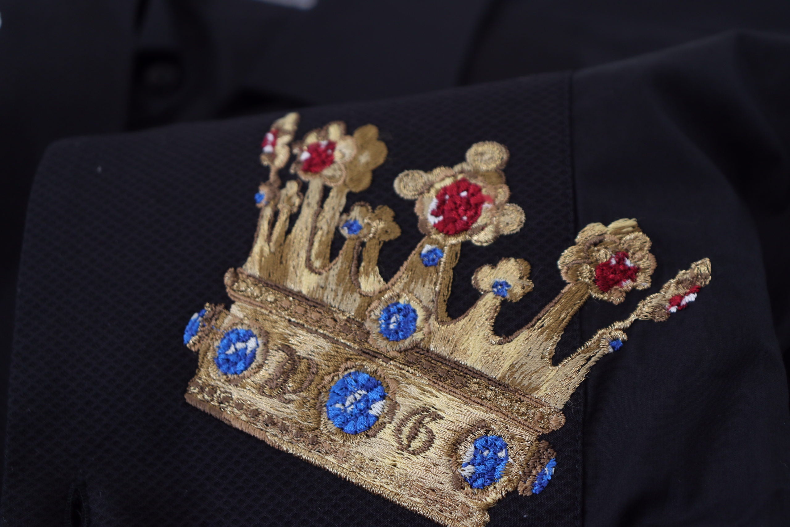 Camisa formal de vestir ajustada con corona negra y dorada de Dolce & Gabbana-8