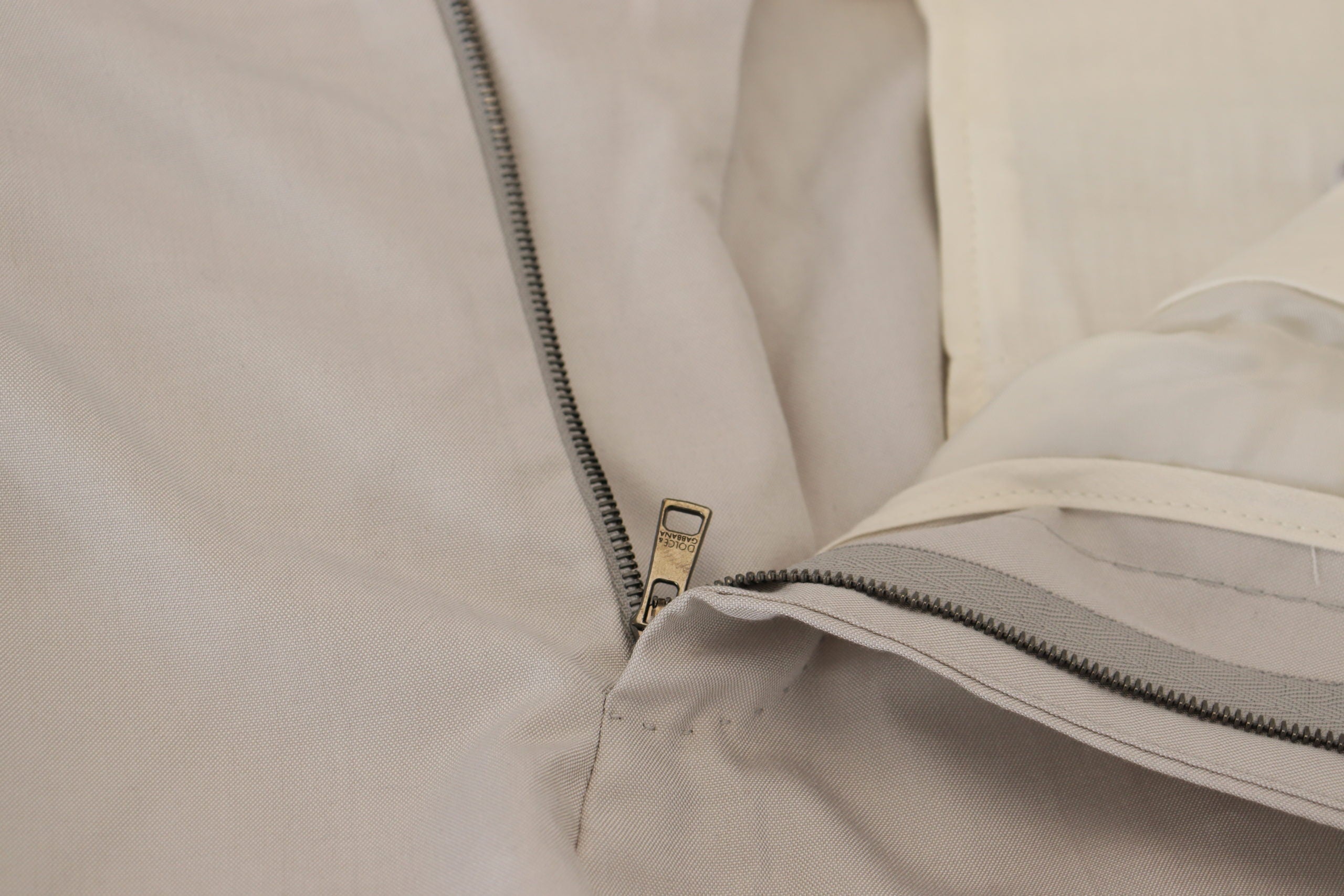 Pantalones chinos de talle medio de Dolce & Gabbana en seda blanca-6