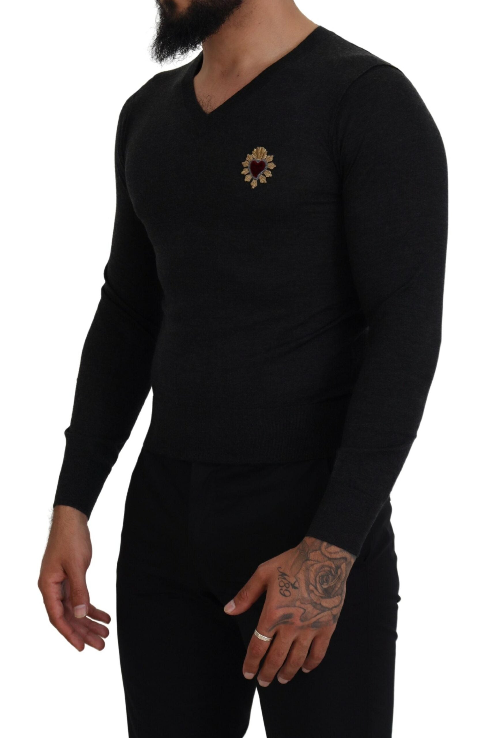 Dolce & Gabbana grey cashmere sweater with V-neck and gold heart-2