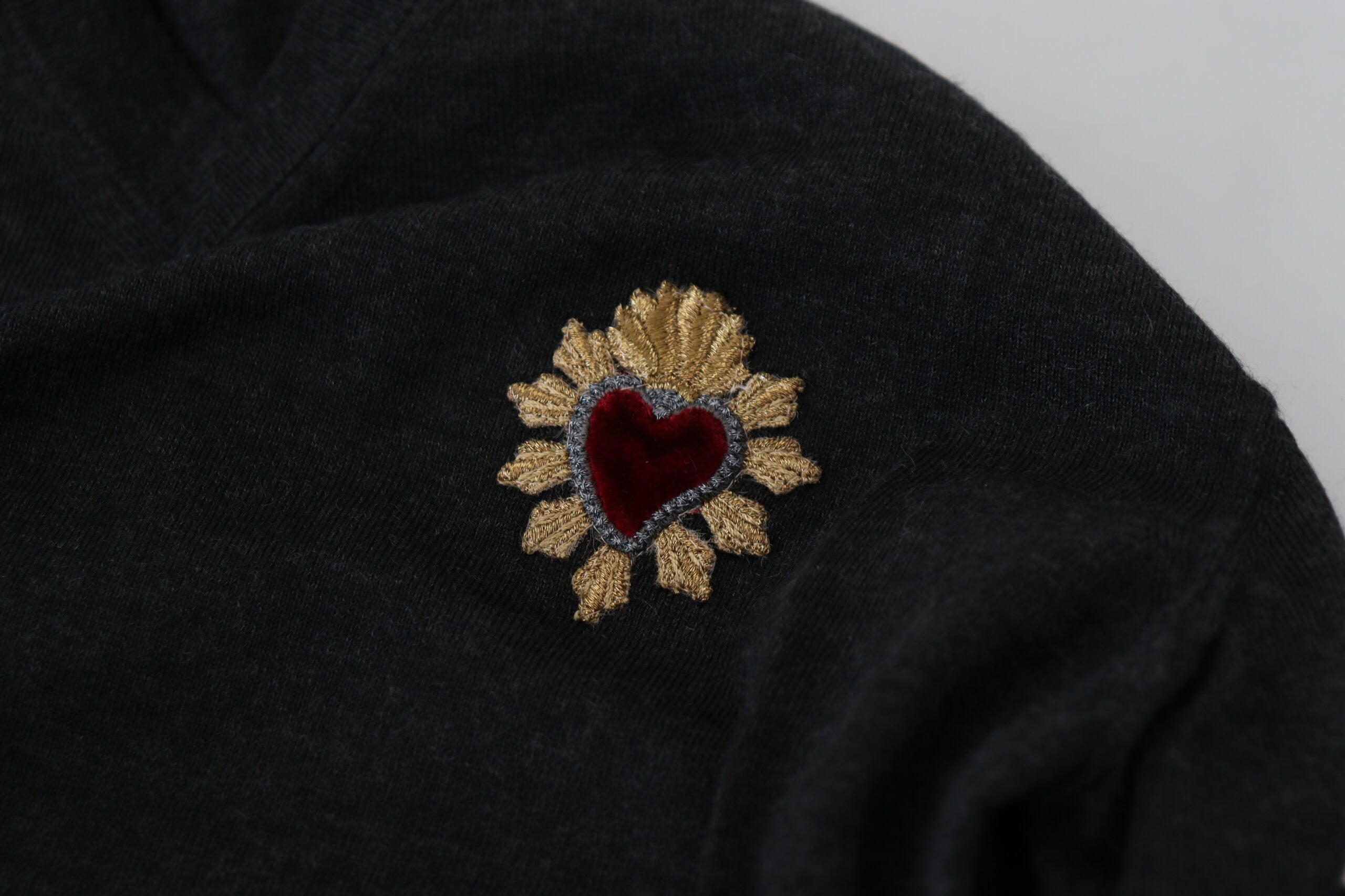 Dolce & Gabbana grey cashmere sweater with V-neck and gold heart-7