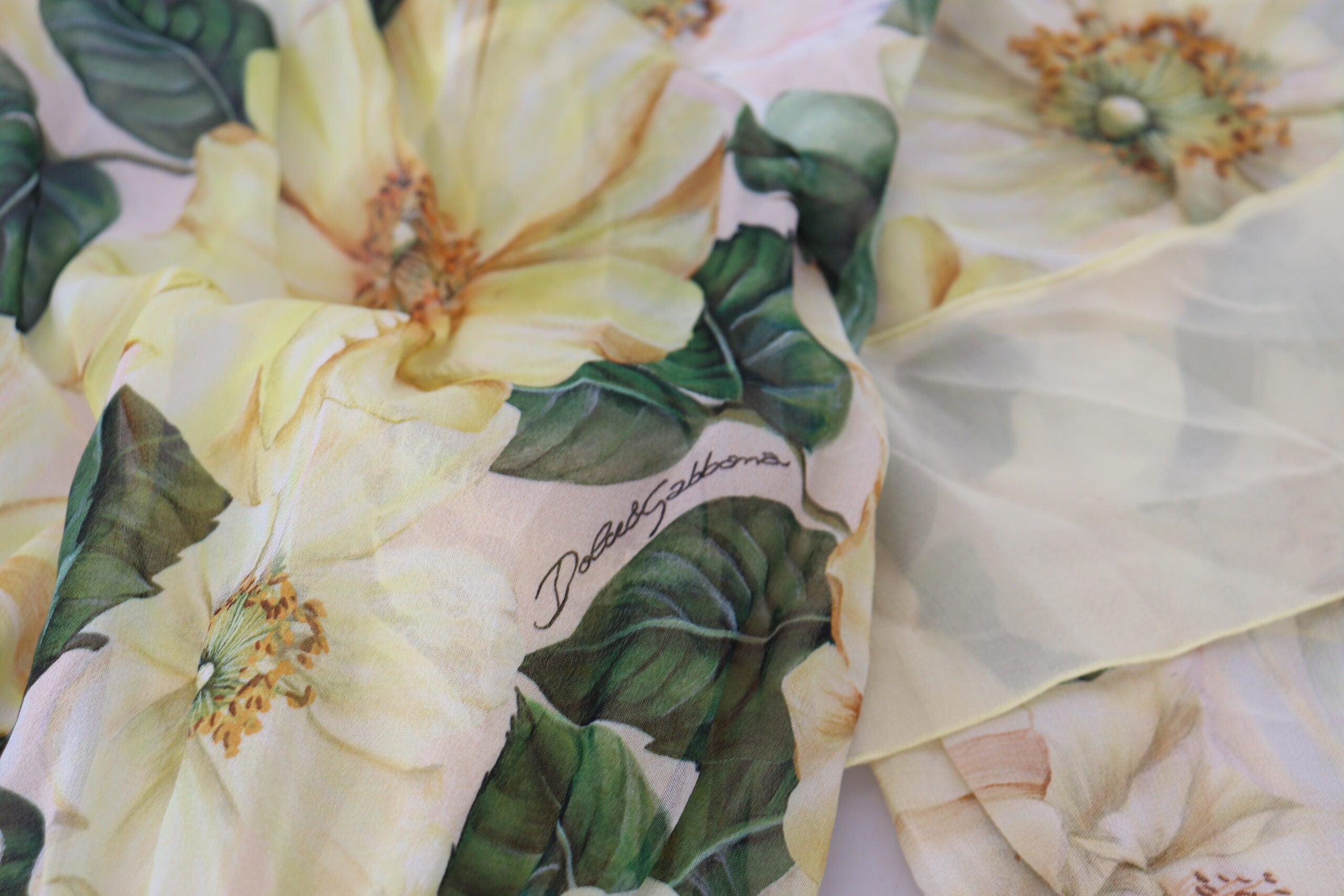 Vestido largo maxi Dolce & Gabbana con estampado floral en seda en varios colores-6