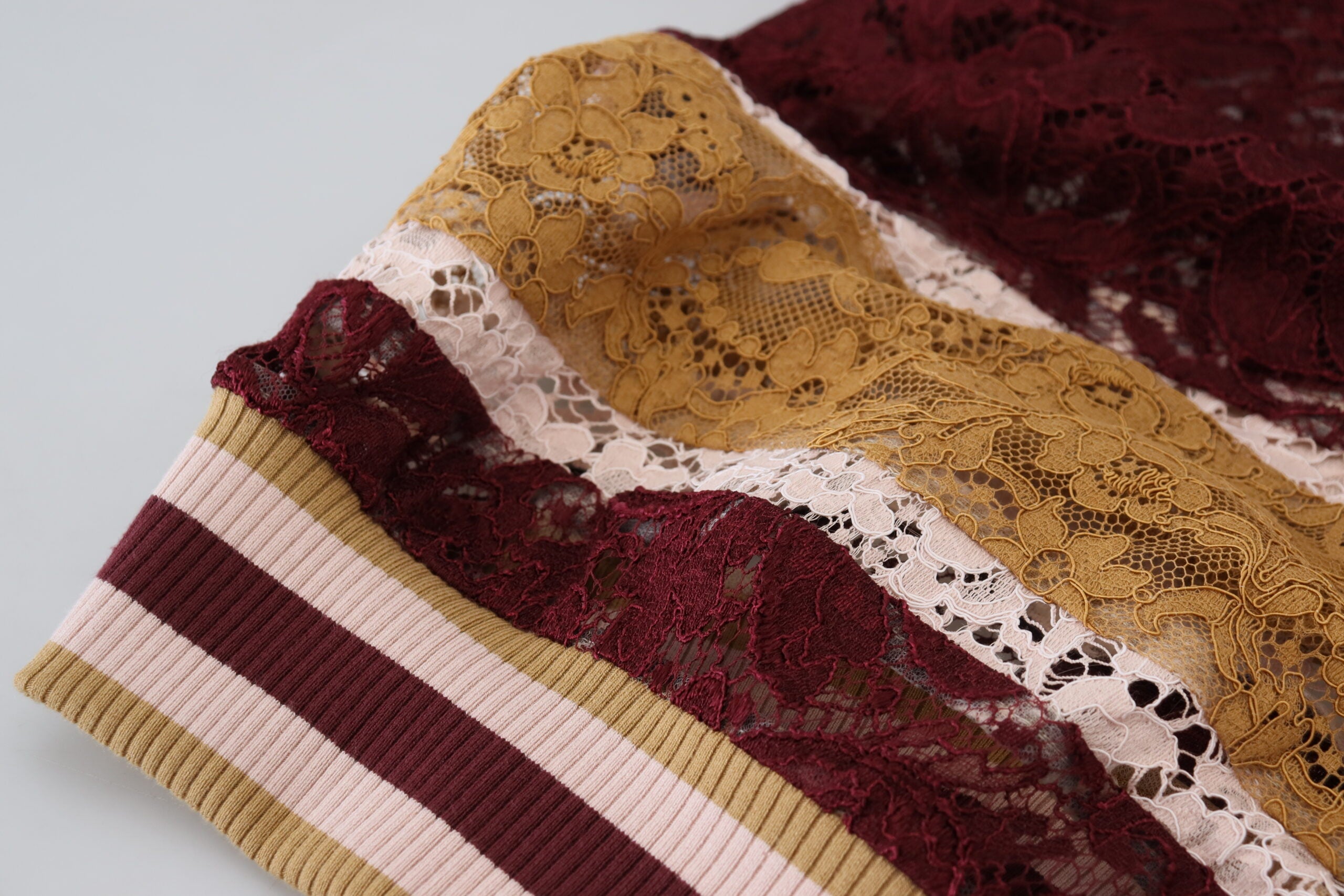Dolce & Gabbana Multicolor Spitze Pullover mit V-Ausschnitt-7