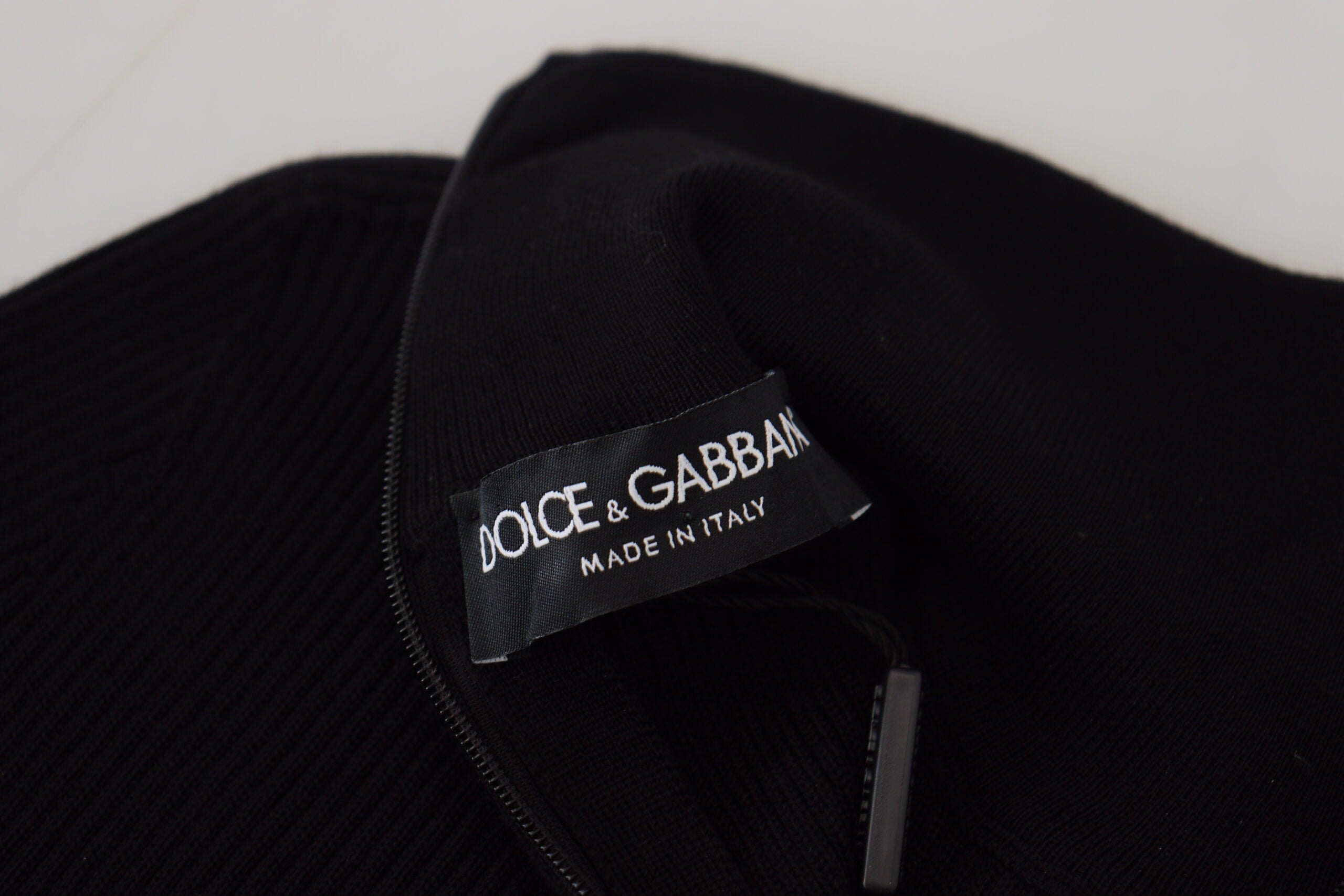 Suéter negro de cuello alto con media cremallera de Dolce & Gabbana-7
