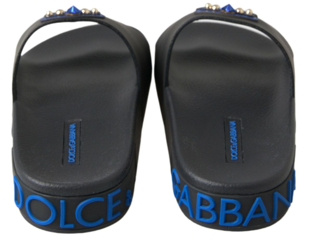Sandalias negras tipo chancla Dolce & Gabbana para la playa en Saint Barth-5