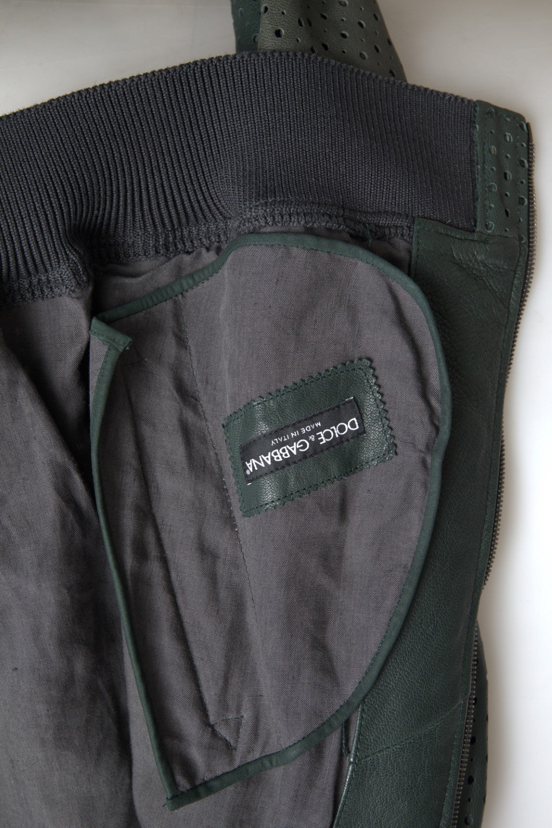 Dolce & Gabbana Grüne Bomberjacke aus Leder mit Perforation-4