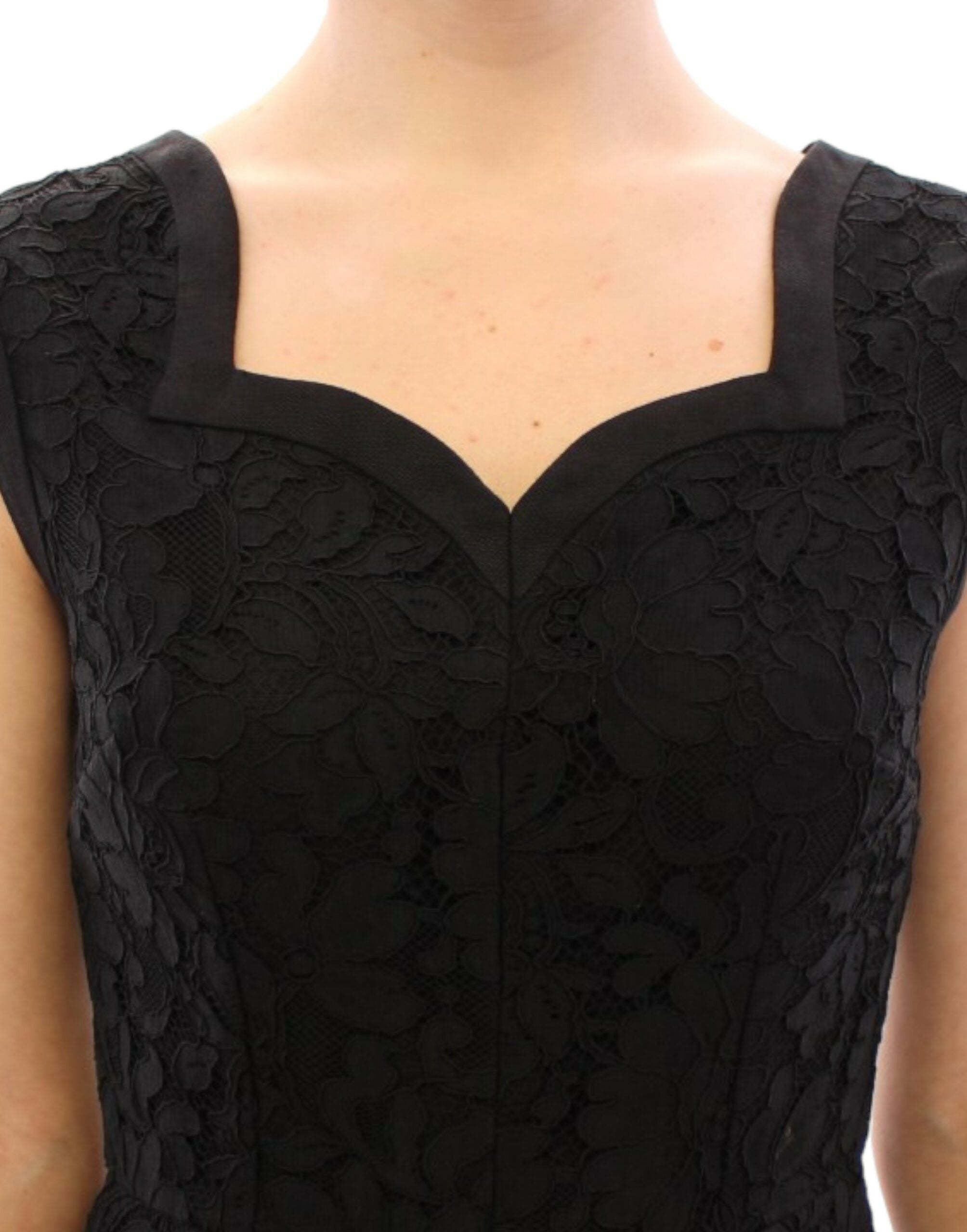 Vestido de pasarela de encaje floral negro de Dolce & Gabbana por Sicily-4