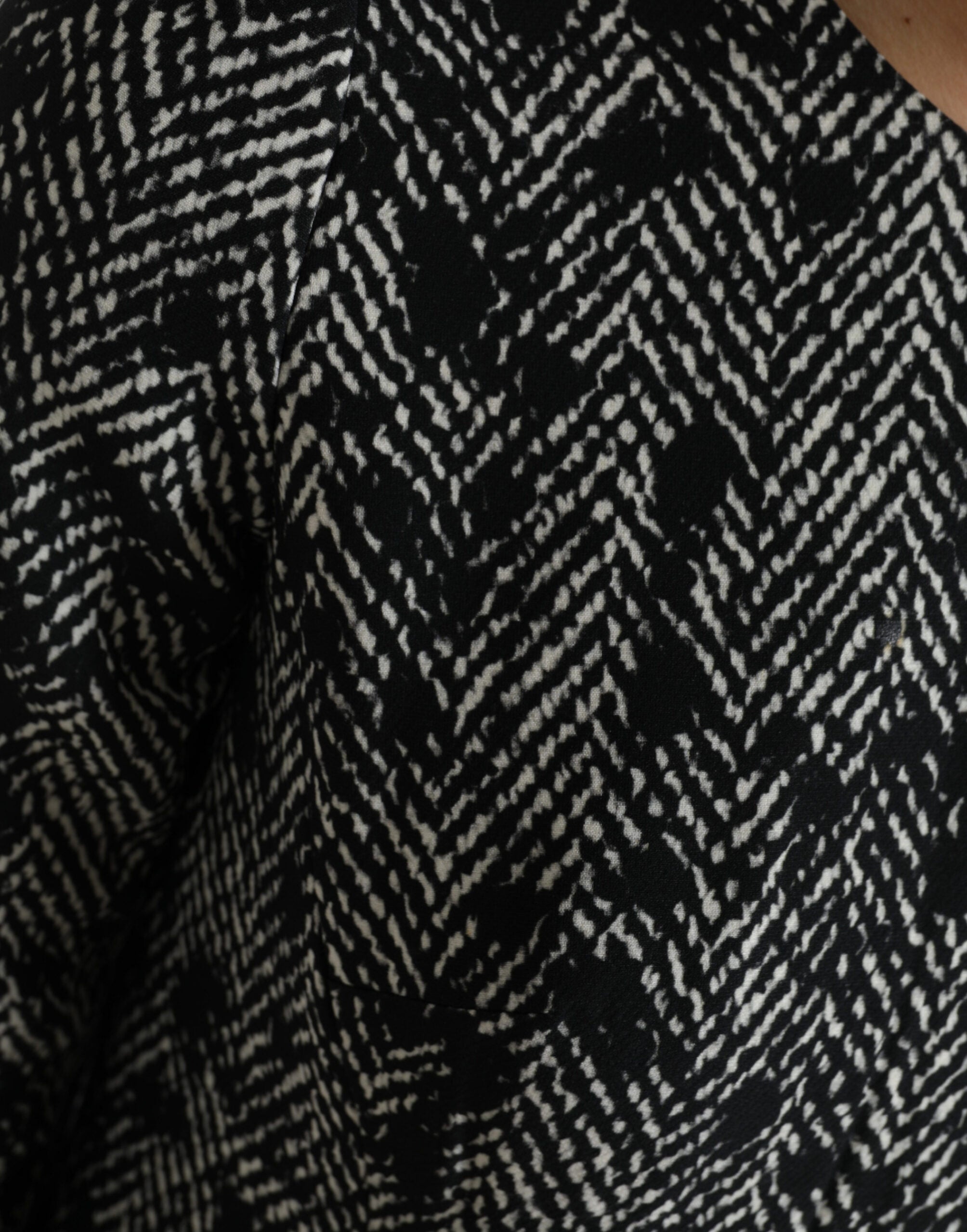 Dolce & Gabbana Schwarzes Chevron-Polyester-Shift-Minikleid-4