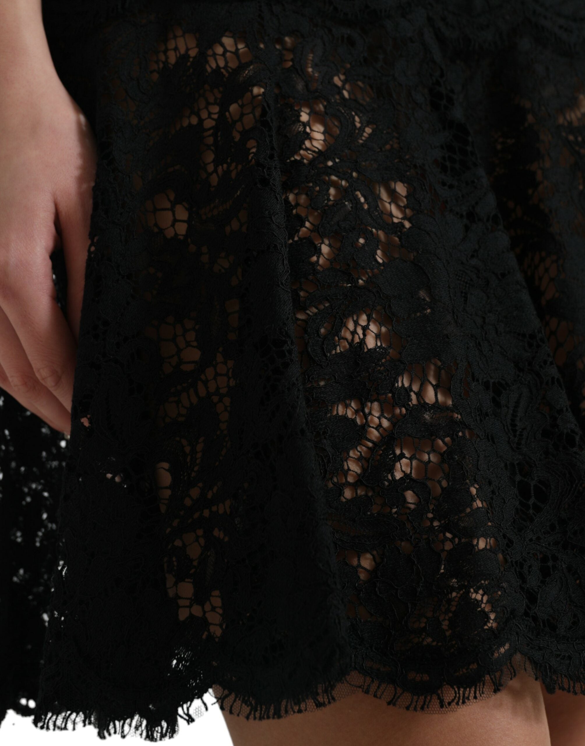 Vestido mini de algodón negro de Dolce & Gabbana con corte en A y encaje floral-6