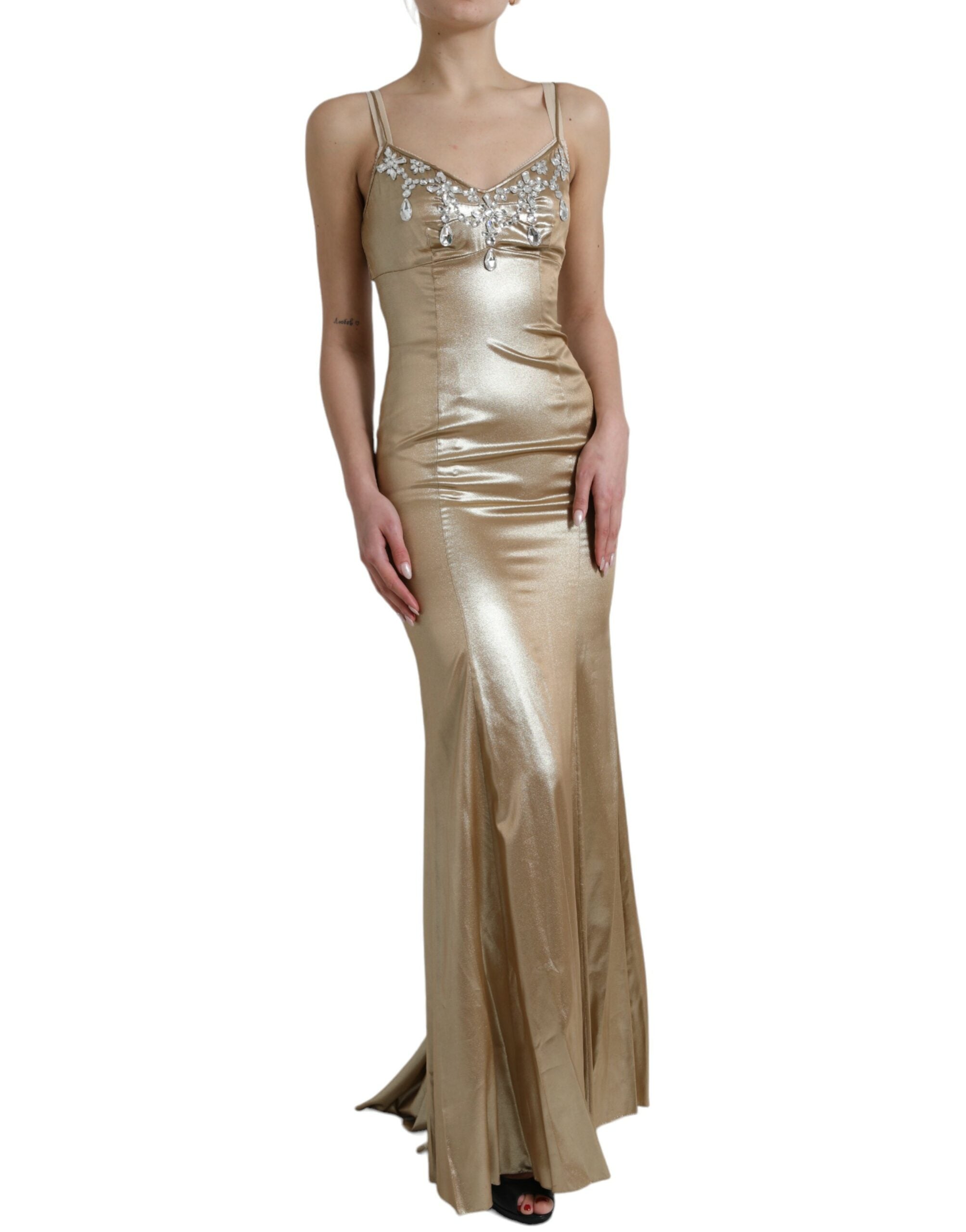 Vestido metalizado de Dolce & Gabbana con adornos de cristales dorados-2