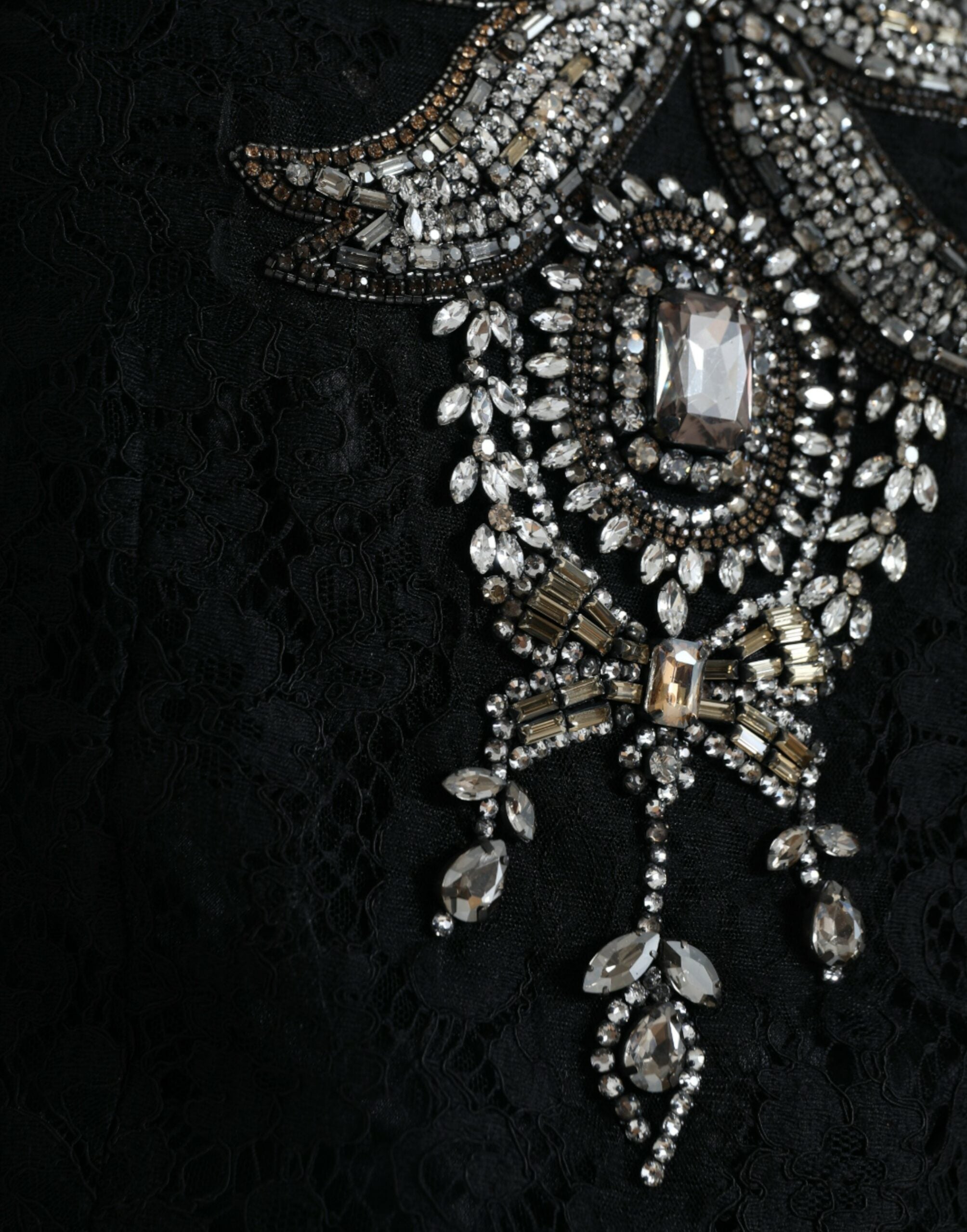 Dolce & Gabbana Schwarzes Etuikleid aus Spitze mit Kristallverzierung-5