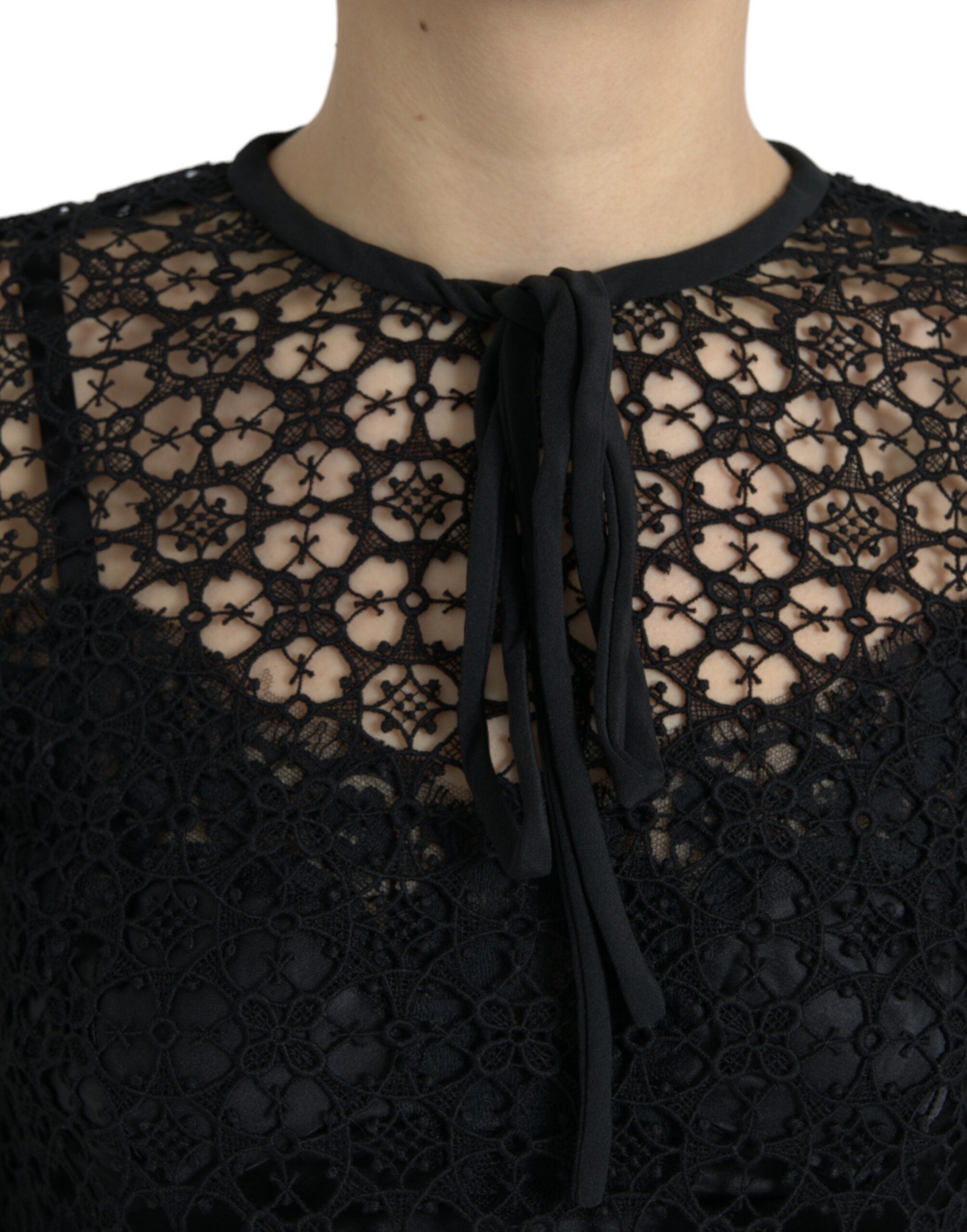 Blusa negra Dolce & Gabbana con encaje floral y mangas cortas-4