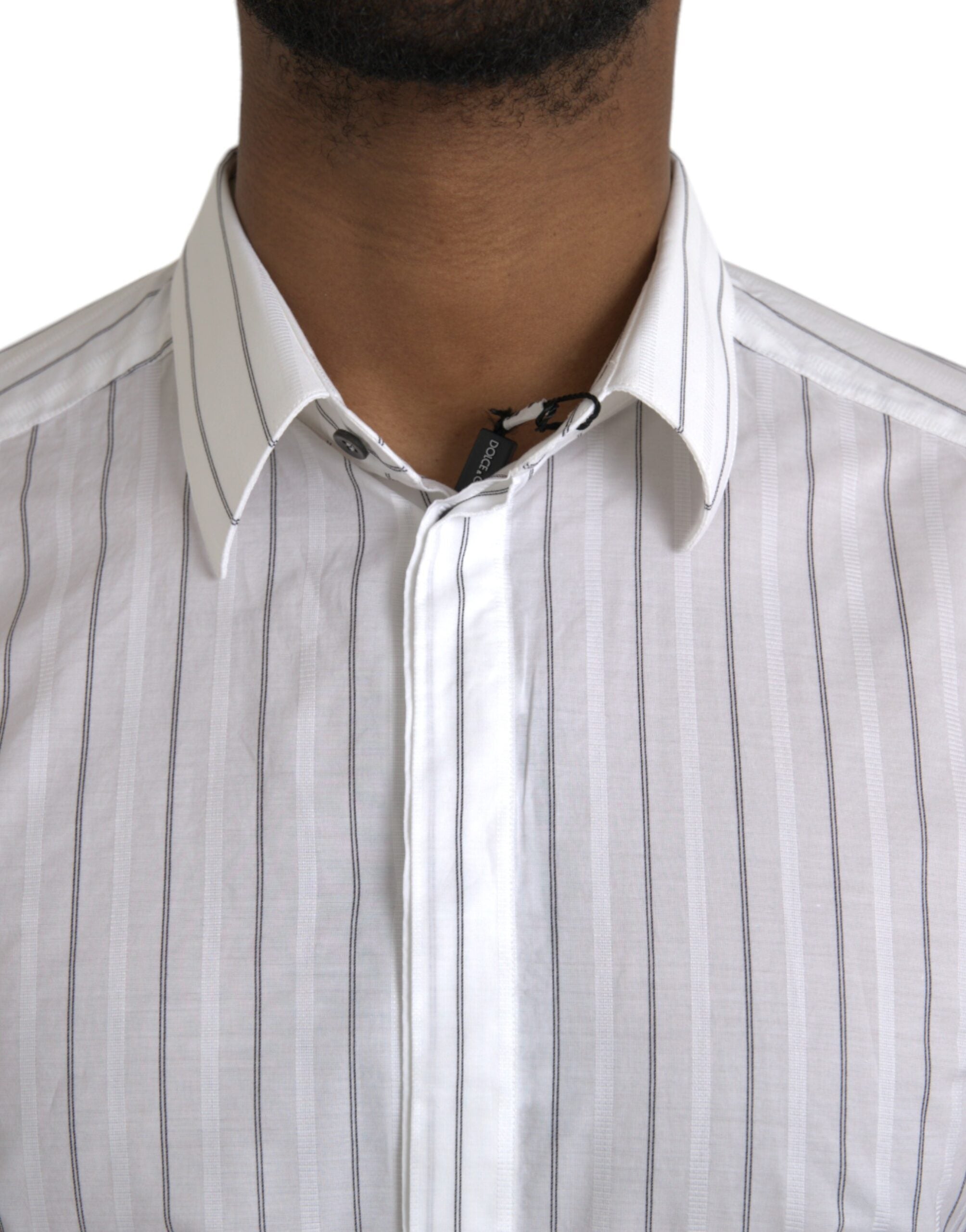 Vestido formal de rayas blancas y negras de Dolce & Gabbana, camisa dorada-5