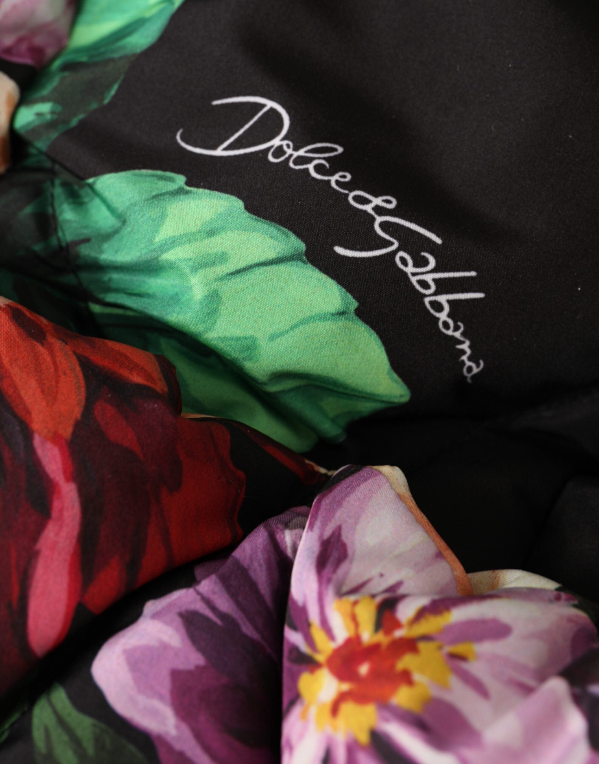 Sombrero cruzado con estampado floral negro de Dolce & Gabbana-5