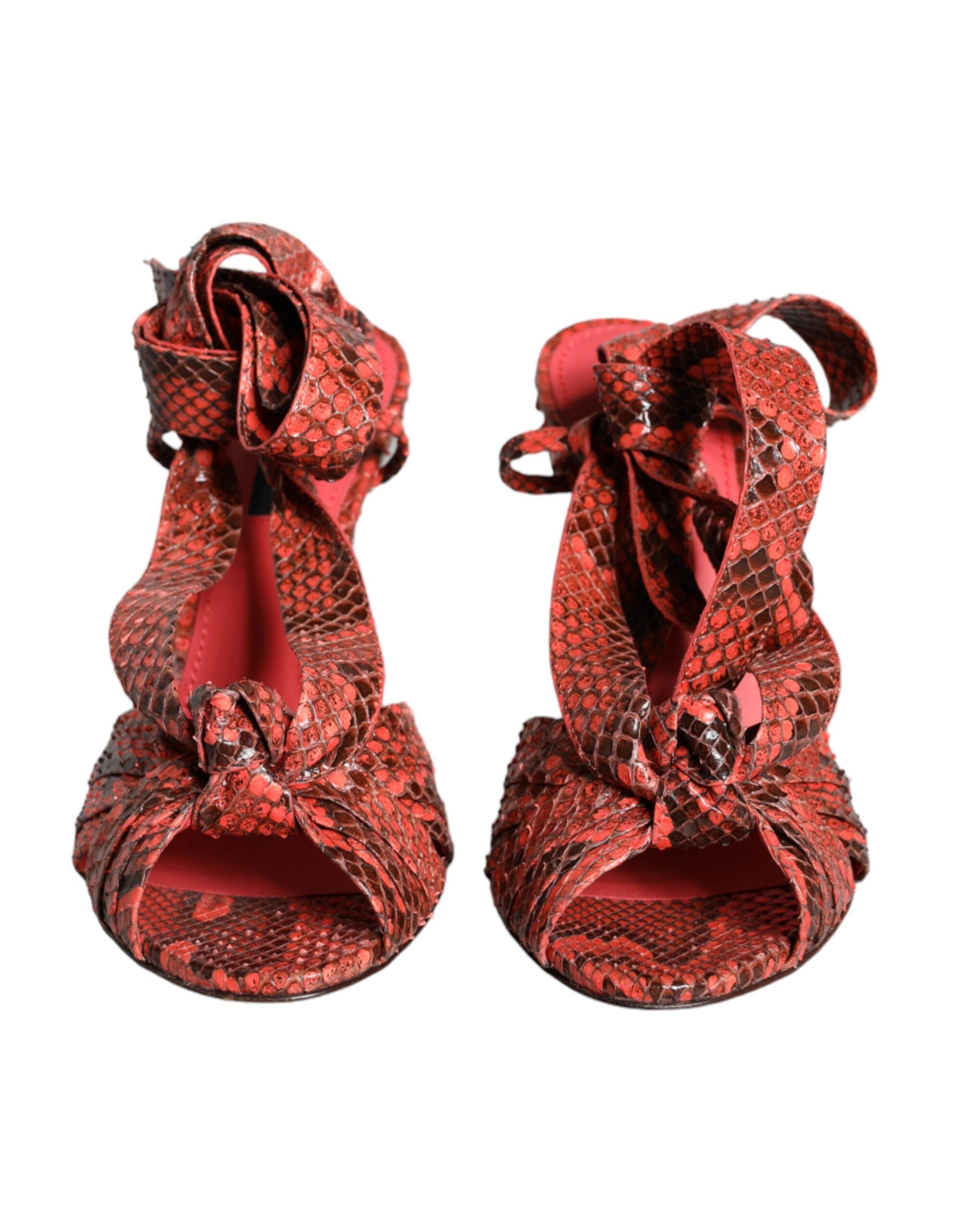 Sandalias de tacón de piel exótica coral de Dolce & Gabbana-2