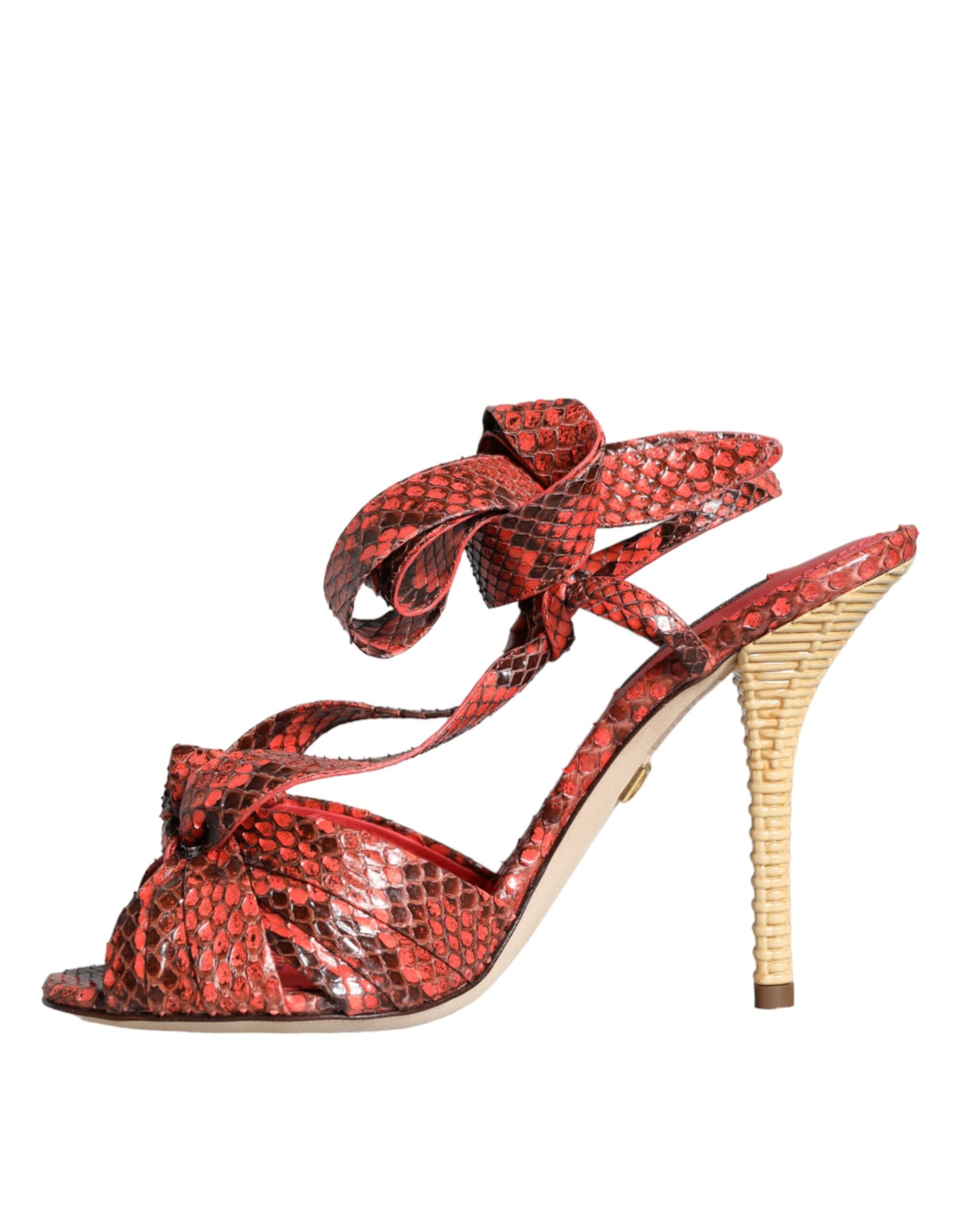 Sandalias de tacón de piel exótica coral de Dolce & Gabbana-4