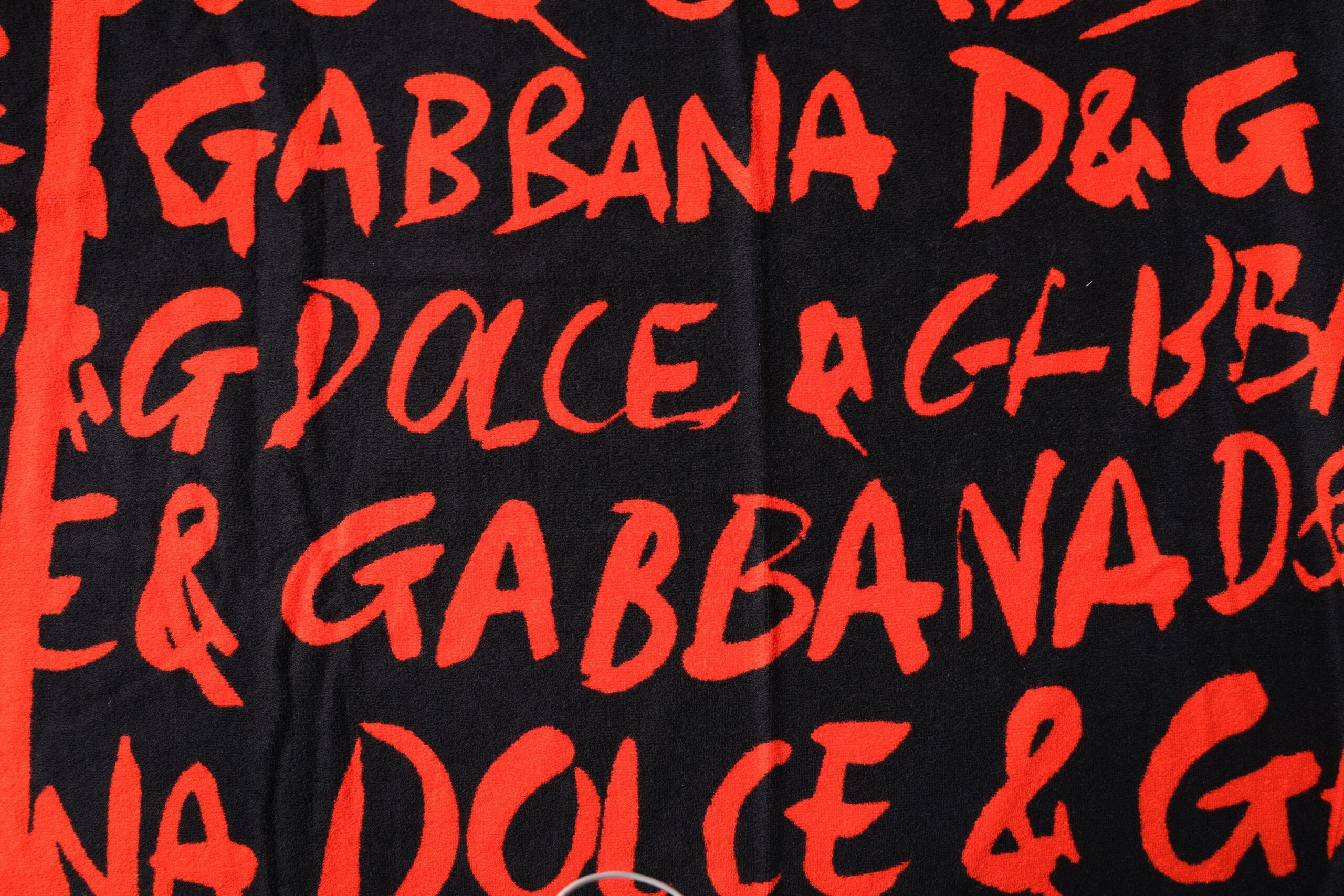 Toalla de playa de algodón con estampado del logotipo en negro y rojo de Dolce & Gabbana-5