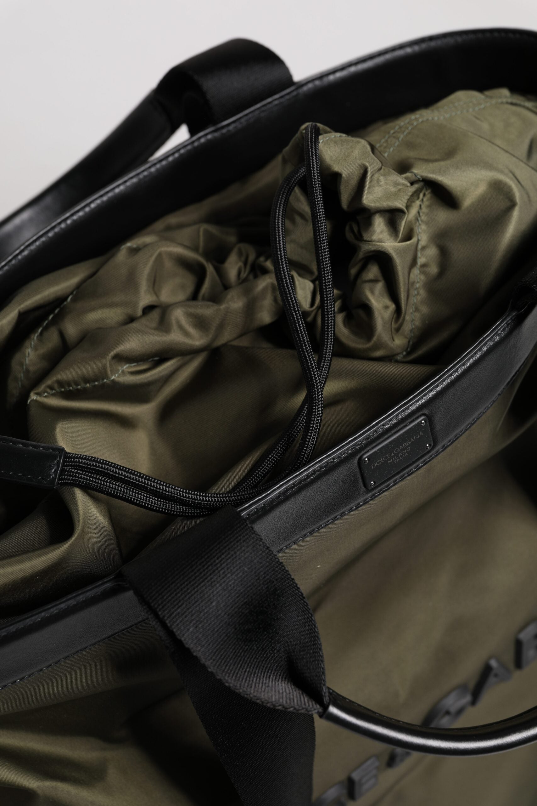 Dolce & Gabbana Militärische grüne Nylon-Schulterriemen-Tragetasche-8