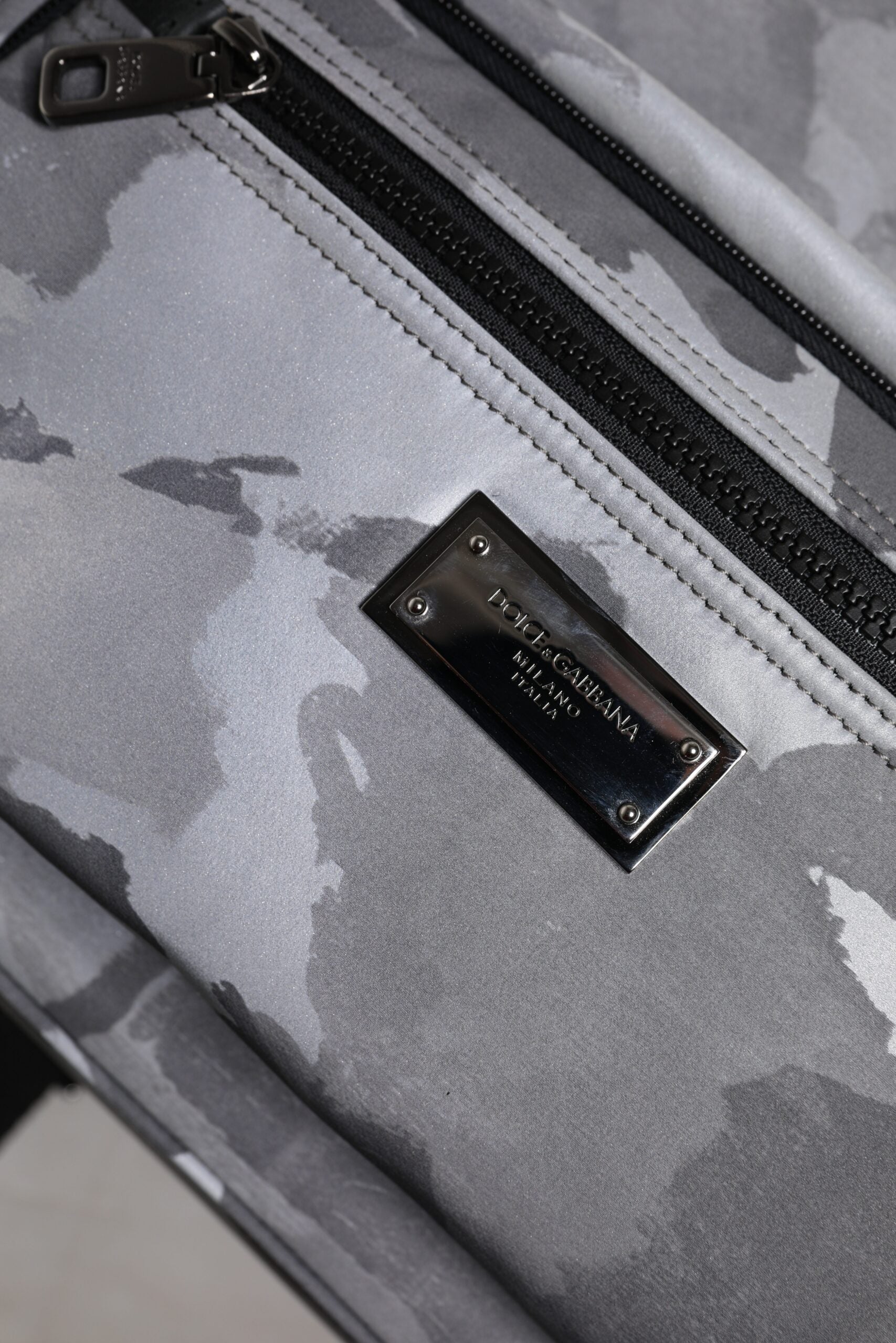 Dolce & Gabbana Graue Baumwolle Camouflage Logo Plaque Rucksack Tasche-7