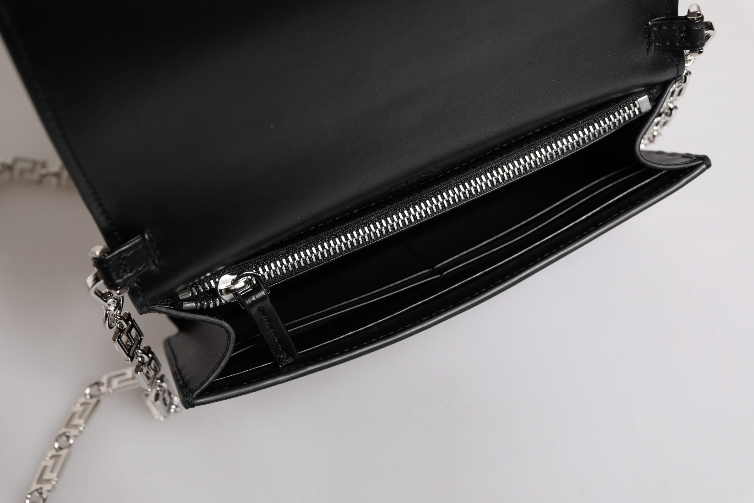 Versace Schwarze Kalbsleder-Kettenriemen-Schulter-Crossbody-Tasche-8