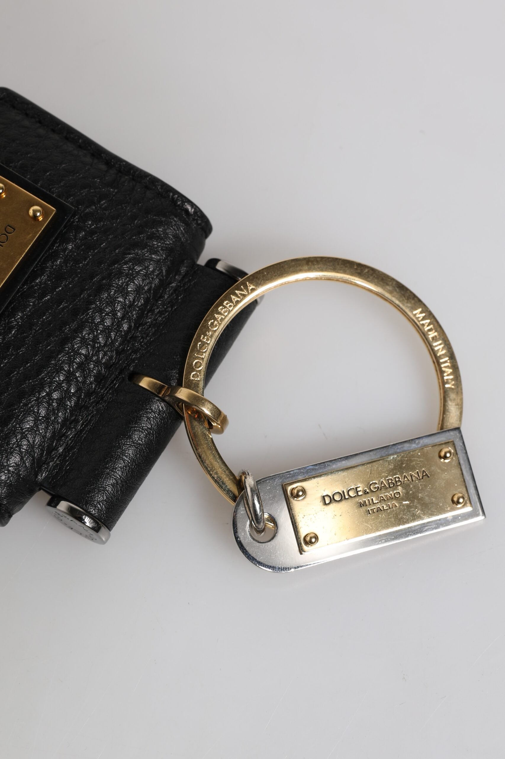 Dolce & Gabbana Schwarzer Lederriemen Gold Metall Logo Plaque Airpods Fall-4