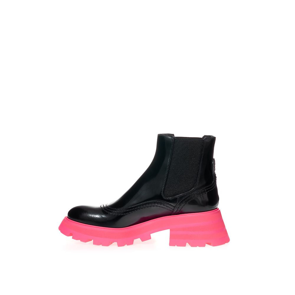 Alexander McQueen Elegant black leather boots-2