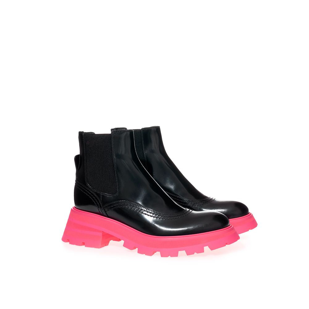 Alexander McQueen Elegant black leather boots-3
