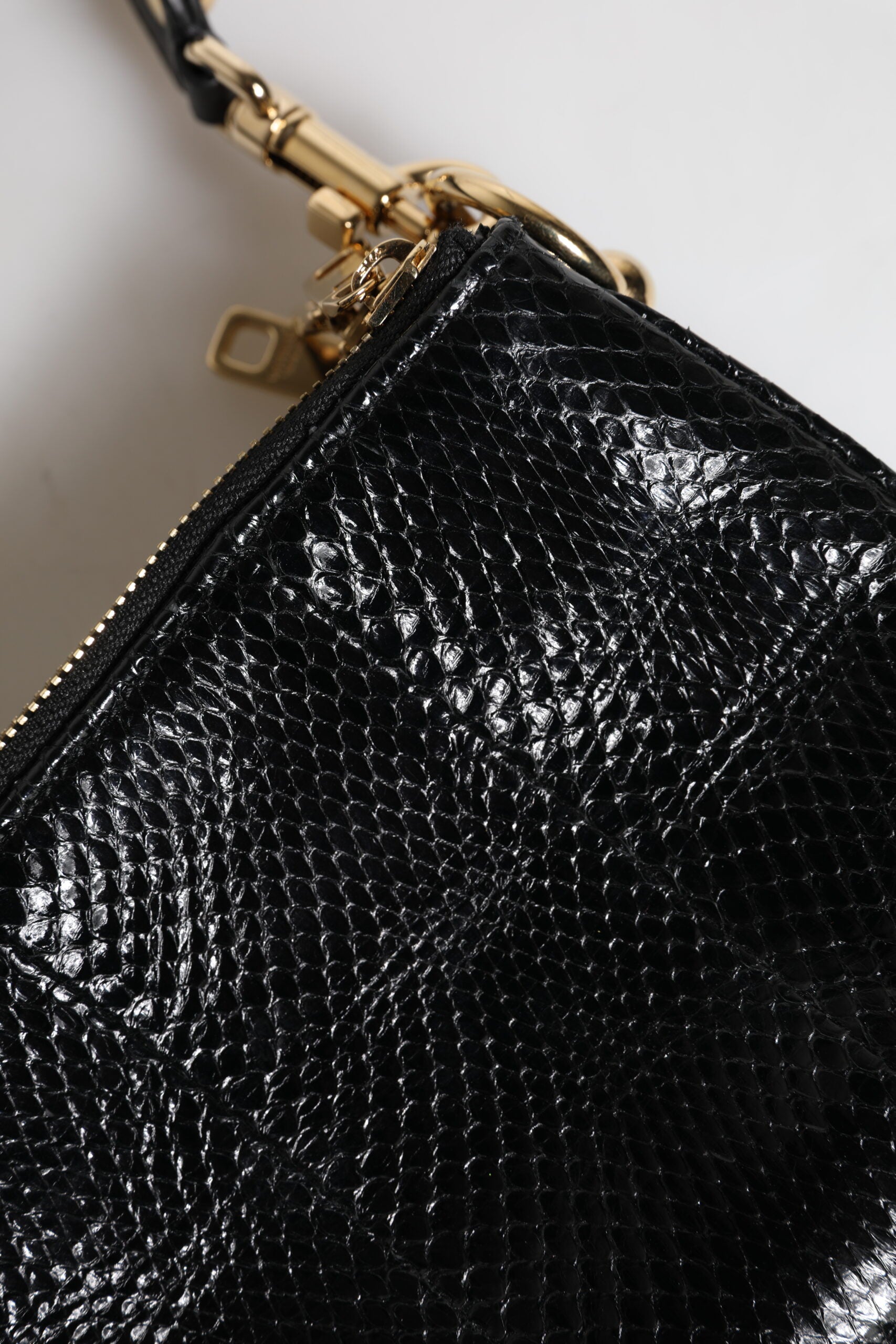 Bolso de mano con correa de hombro de piel exótica negra de Dolce & Gabbana-7