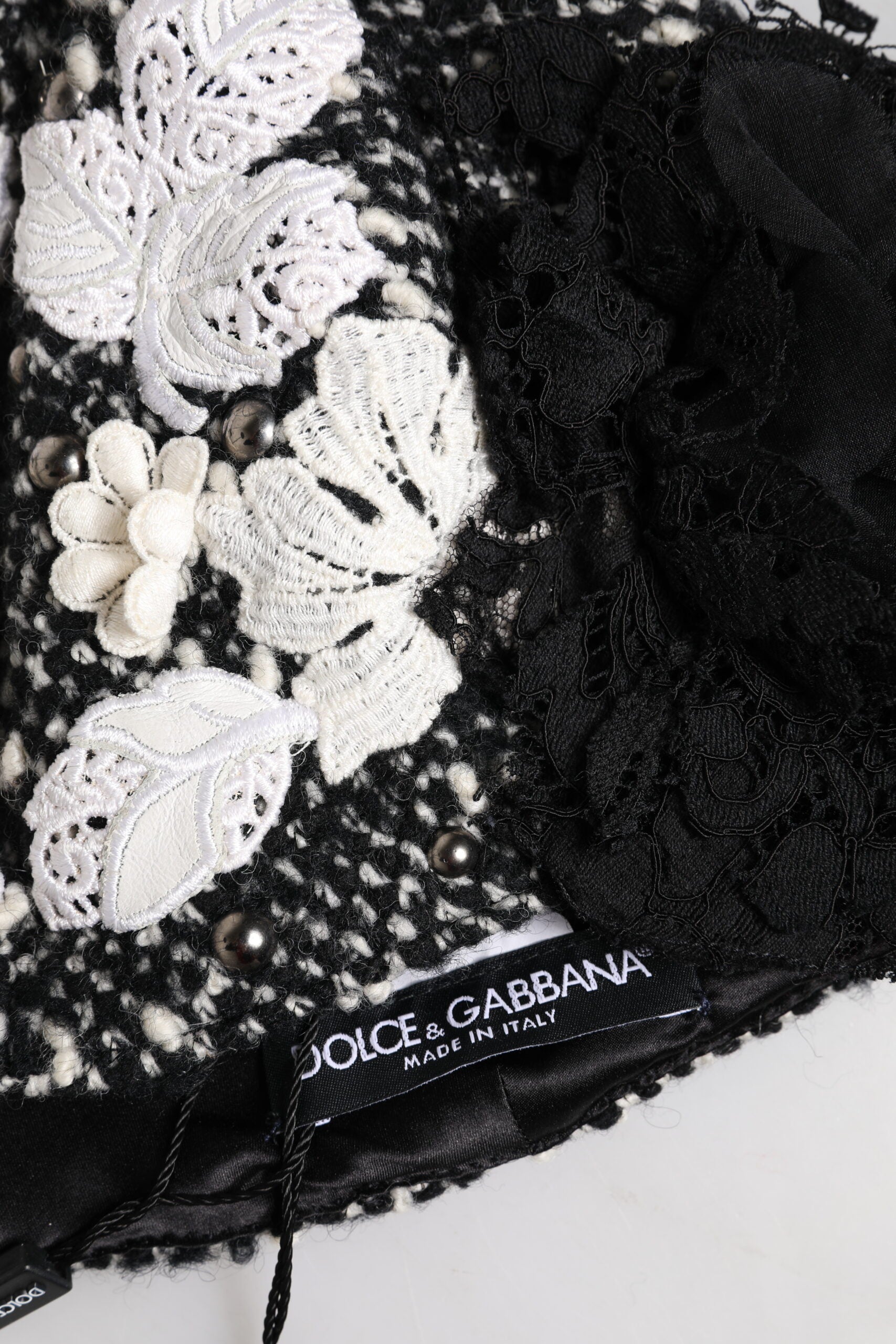 Dolce & Gabbana cloche hat in black wool with white floral trim-6