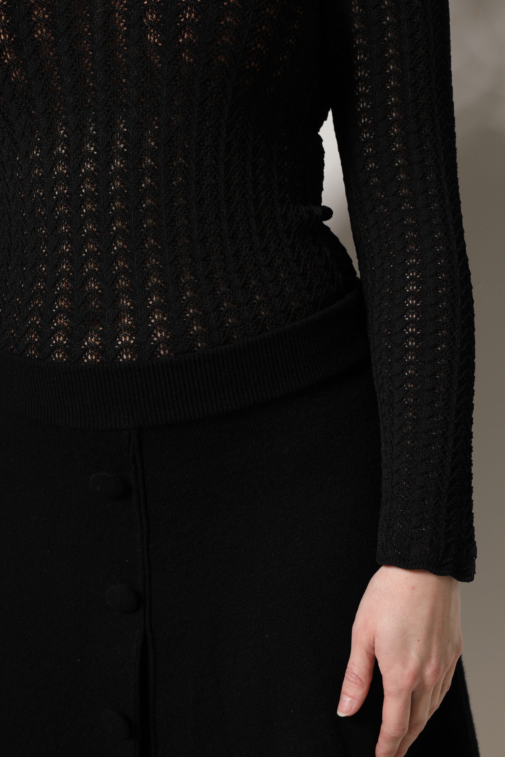 Vestido midi de cachemir negro de Dolce & Gabbana con mangas largas y corte en A-6