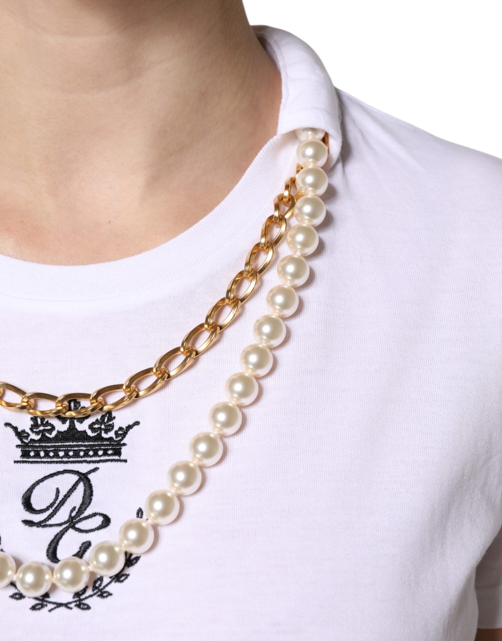 Camiseta de algodón con cuello redondo, cadena y perlas blancas de Dolce & Gabbana-6