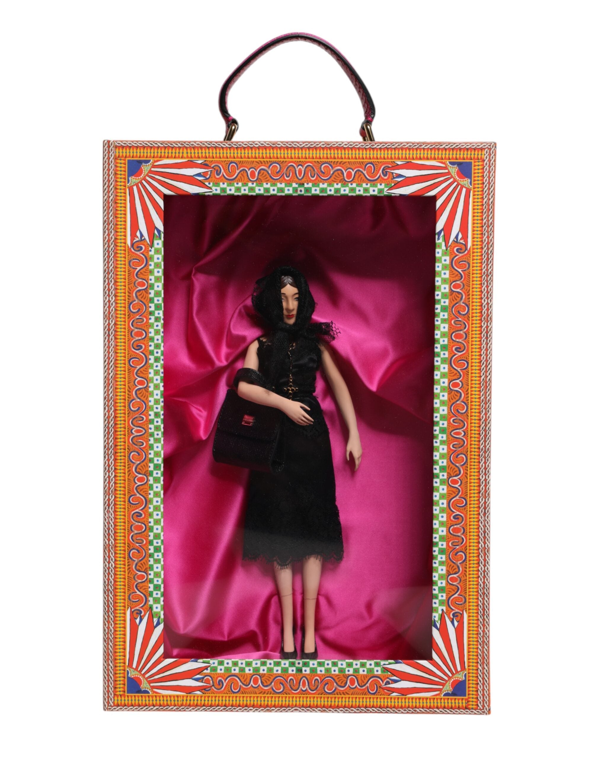 Muñecas sicilianas de cuero y cerámica de Dolce & Gabbana con vestido negro-1