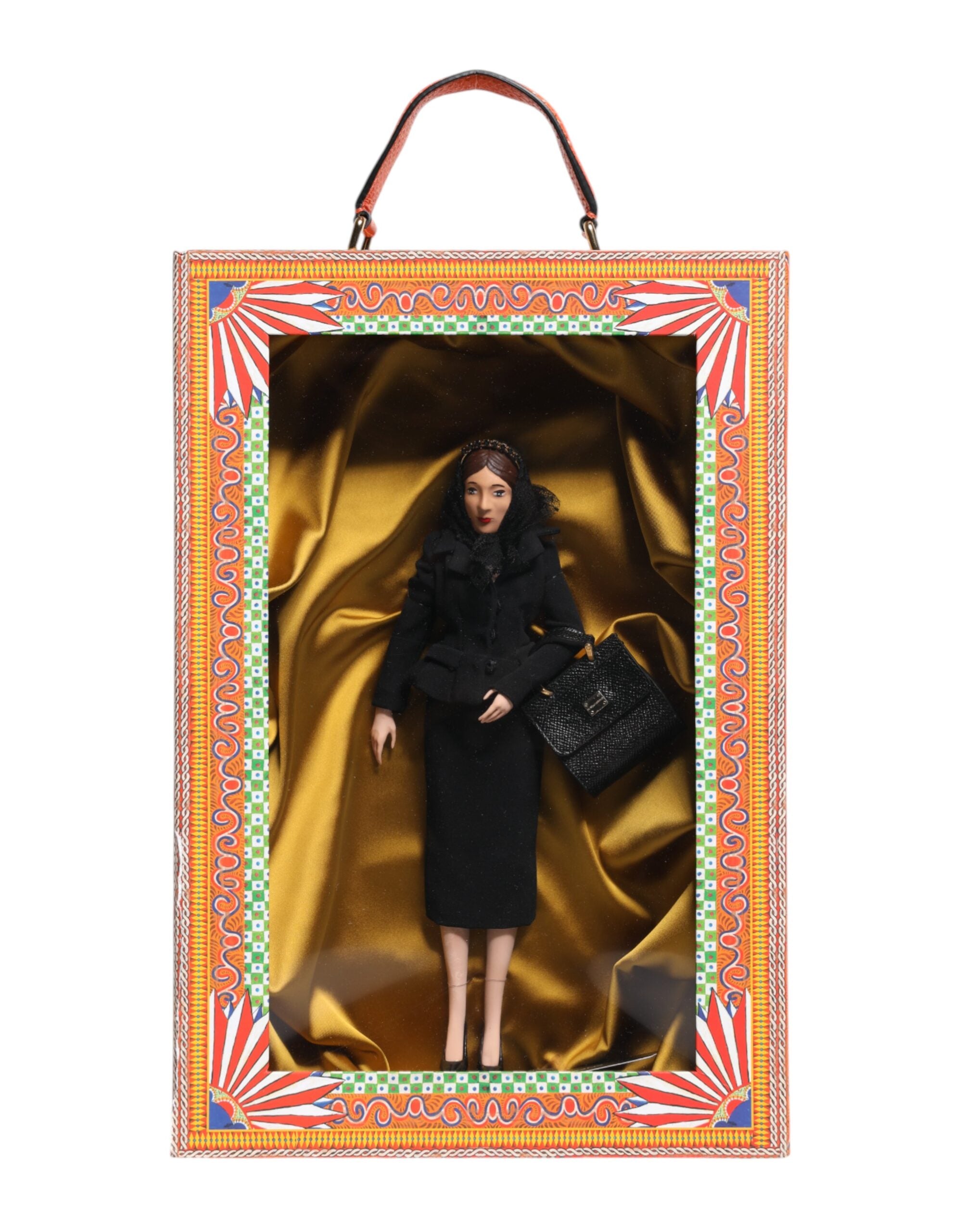 Muñecas sicilianas de cuero y cerámica de Dolce & Gabbana con vestido negro-1