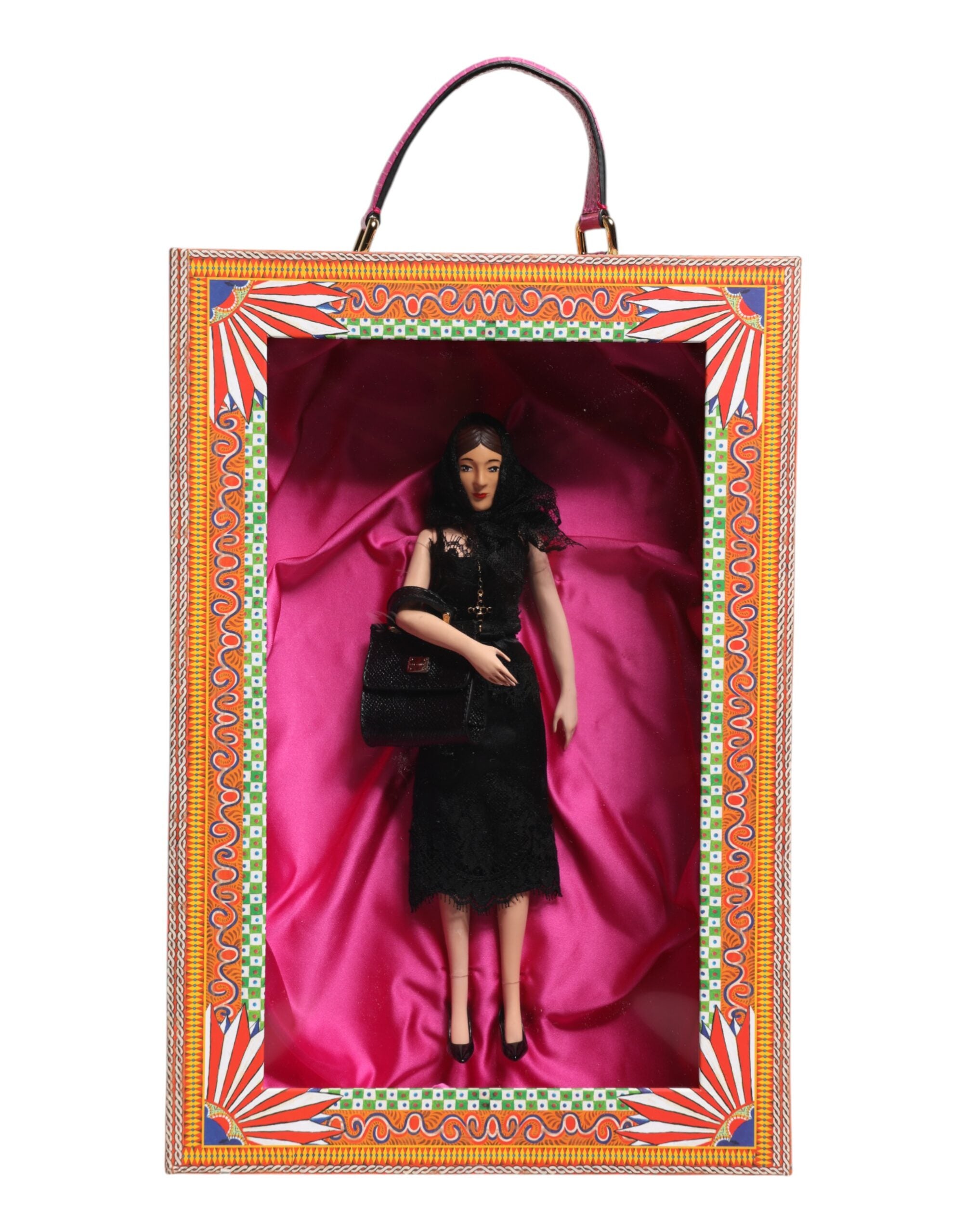 Muñecas sicilianas de cuero y cerámica de Dolce & Gabbana con vestido negro-1