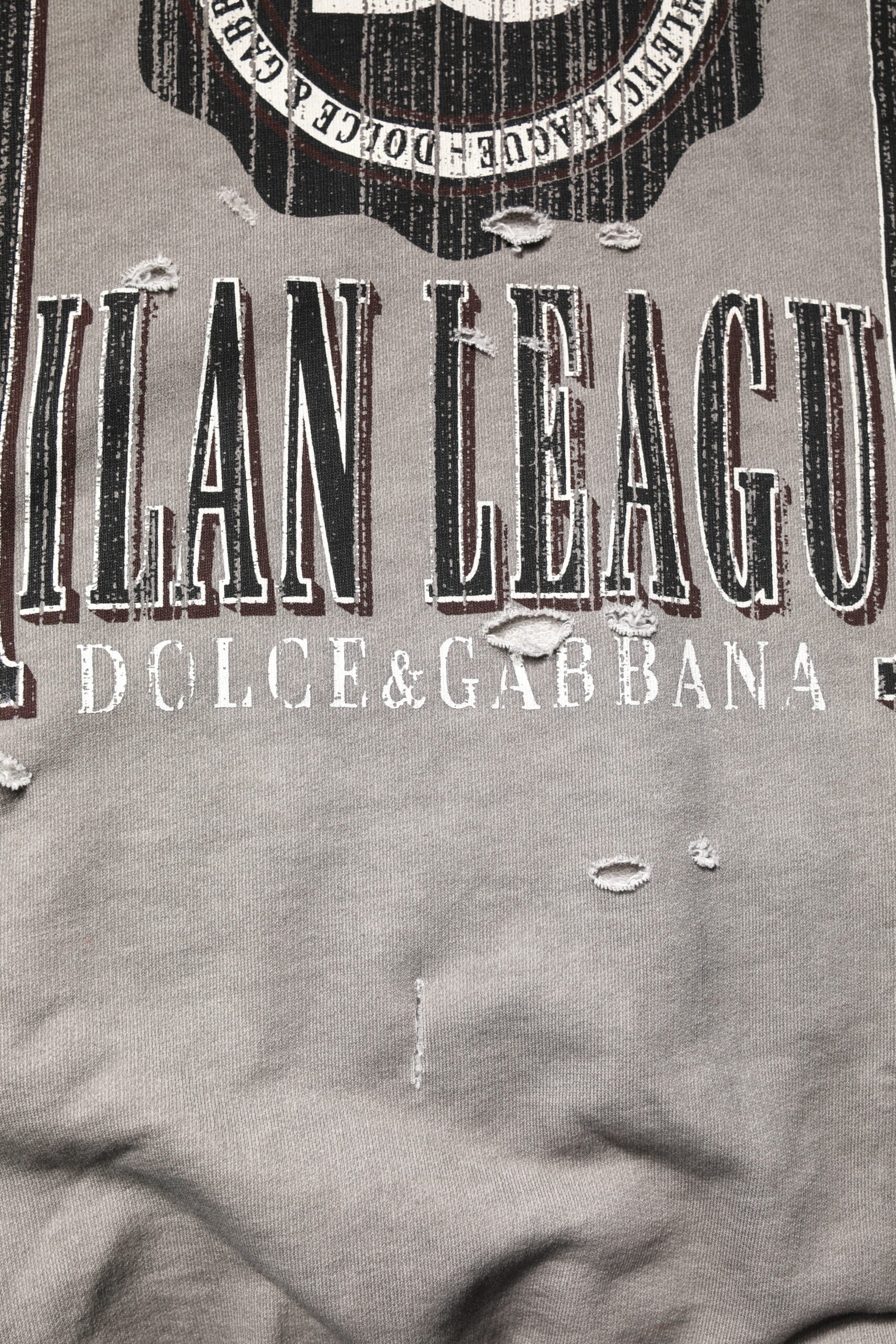Suéter gris de cuello redondo con estampado de logotipo de Dolce & Gabbana-6