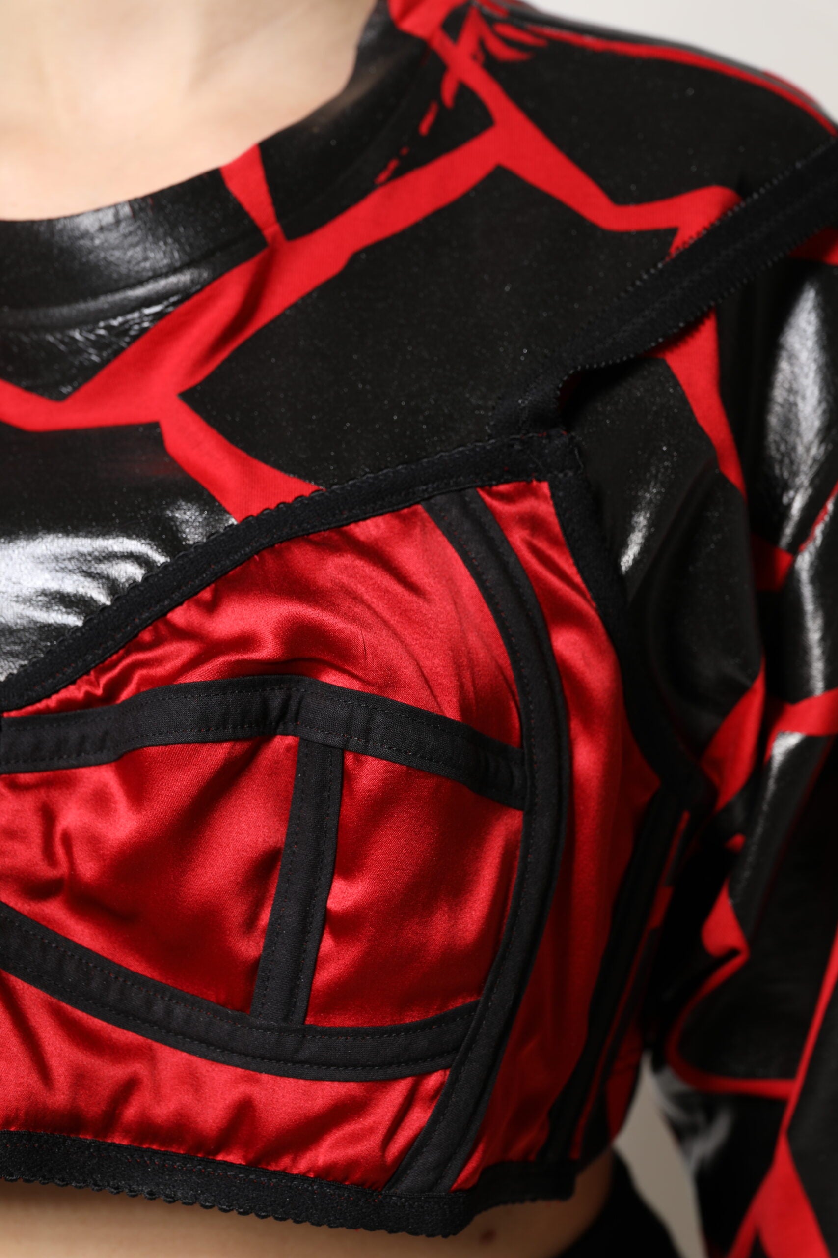 Top corto con detalle de bustier de algodón rojo y negro de Dolce & Gabbana-6