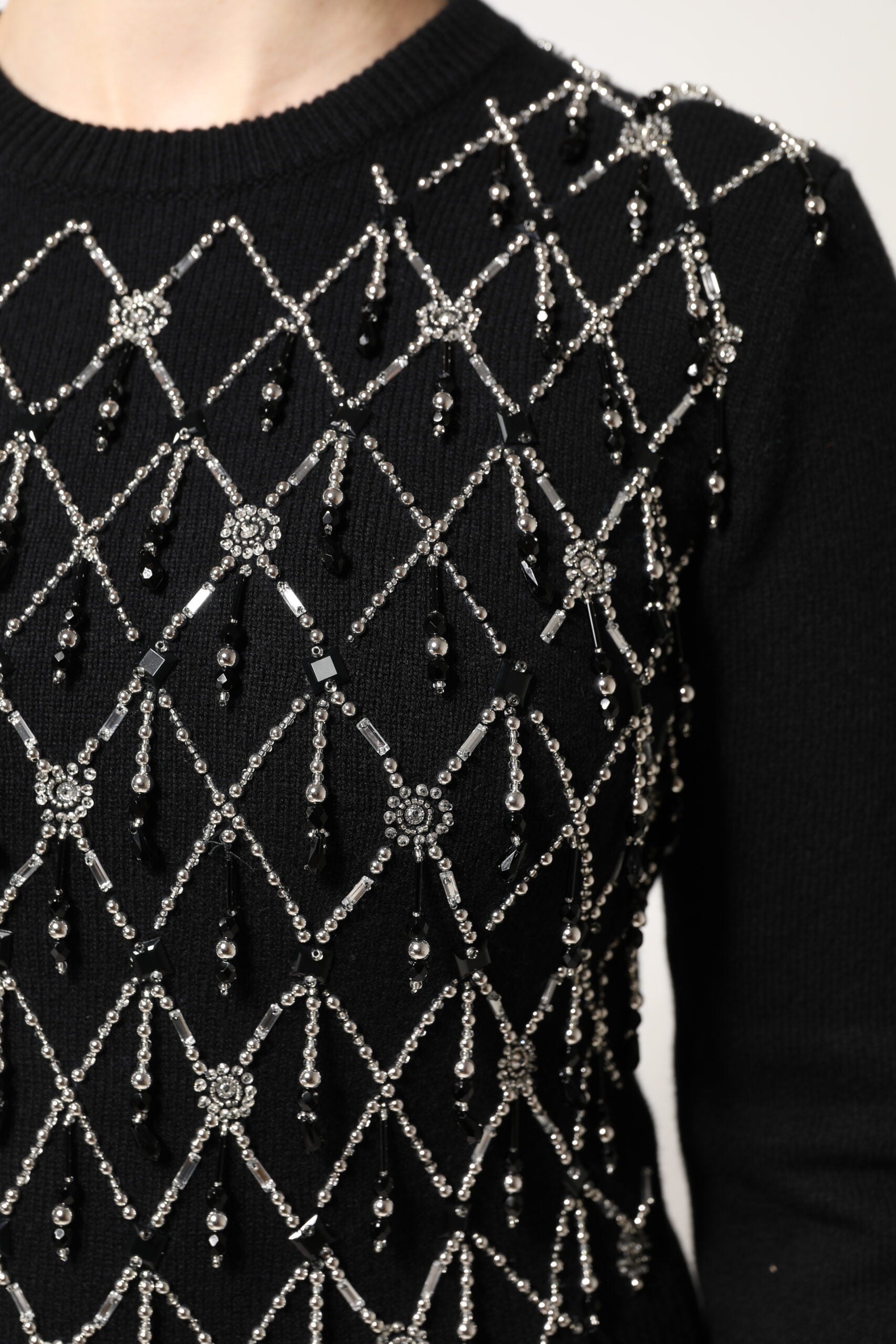 Top de manga larga de cachemir negro con adornos de Dolce & Gabbana-6