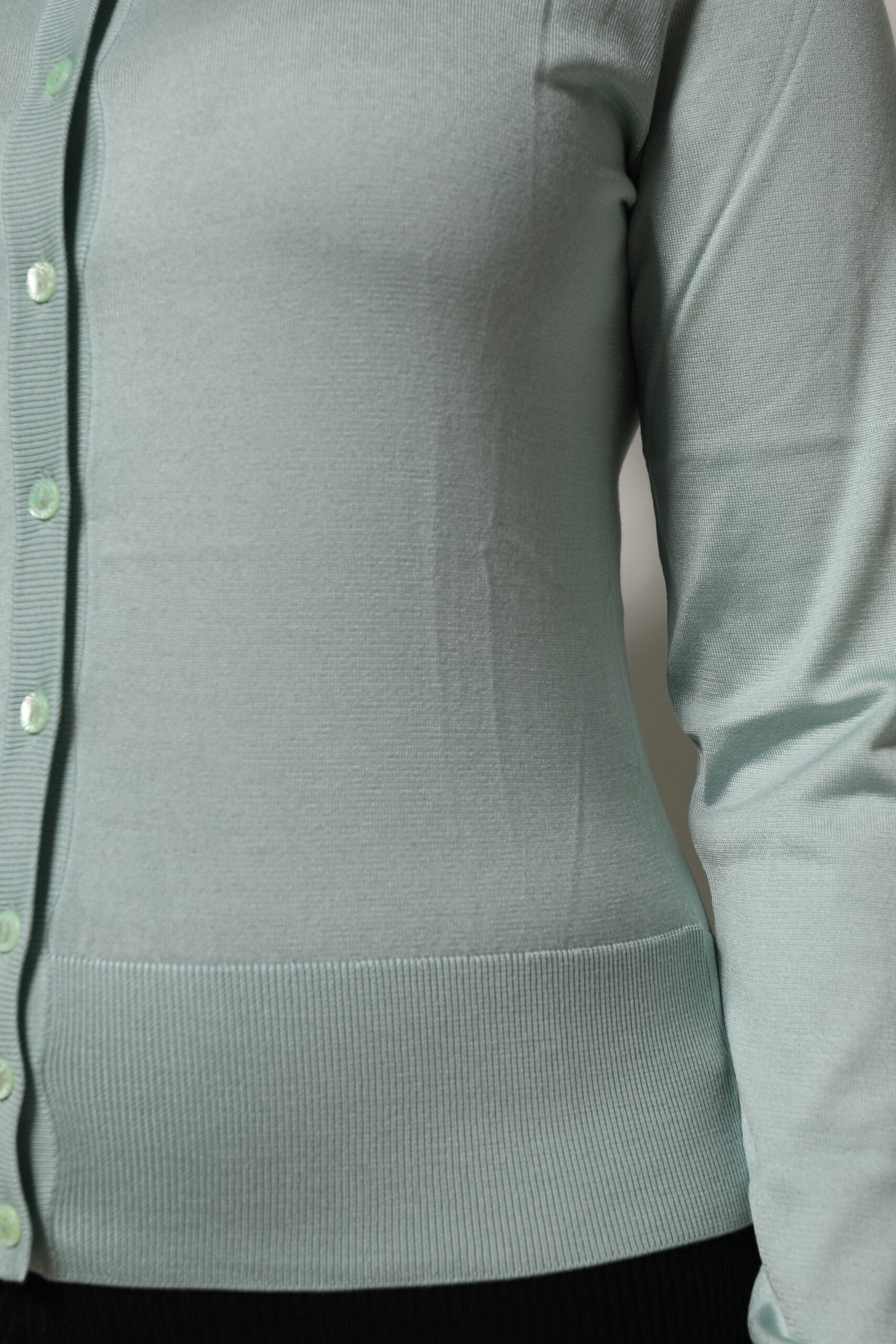 Dolce & Gabbana Hellgrüne Strickjacke aus Seide mit Knopfleiste-6