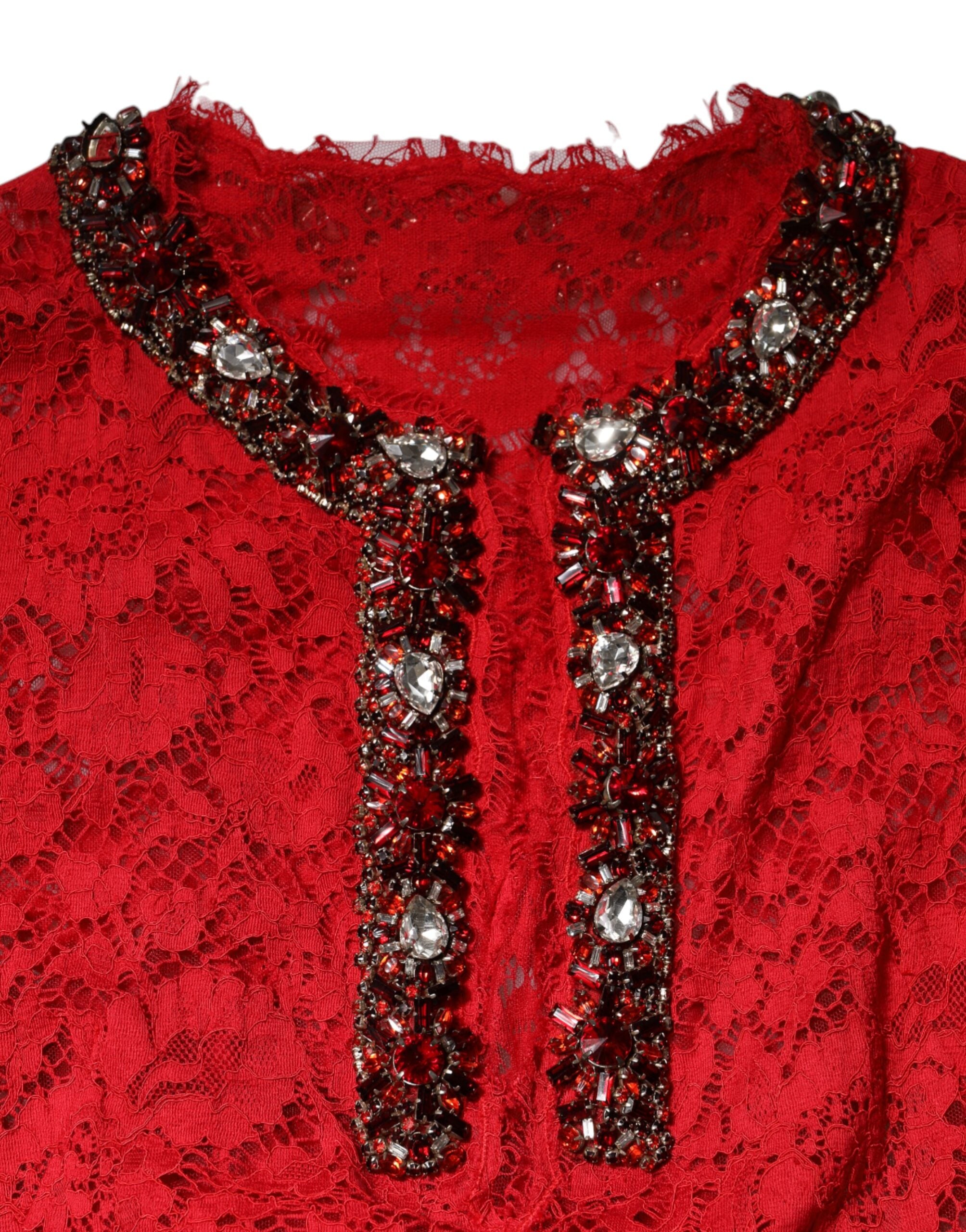Vestido rojo de Dolce & Gabbana con encaje floral y adornos de pedrería-7